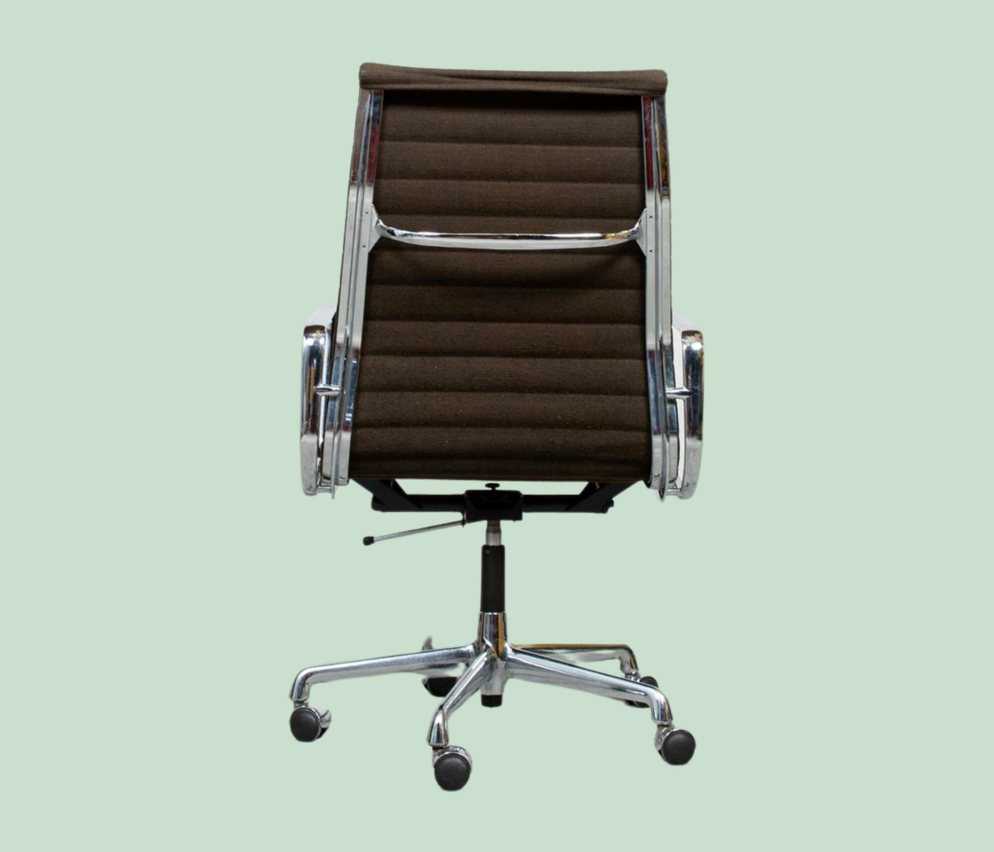 Vitra EA 119 Braun 4