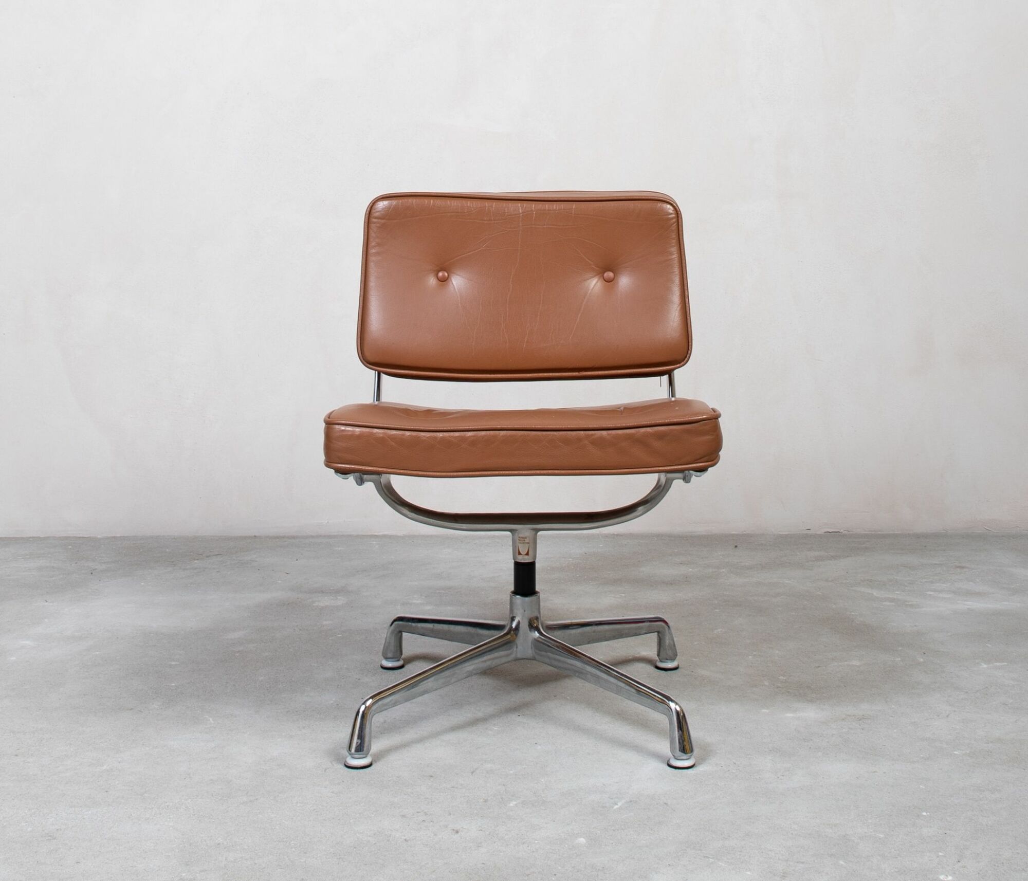 Herman Miller Eames ES101 Drehstuhl Leder Braun  1