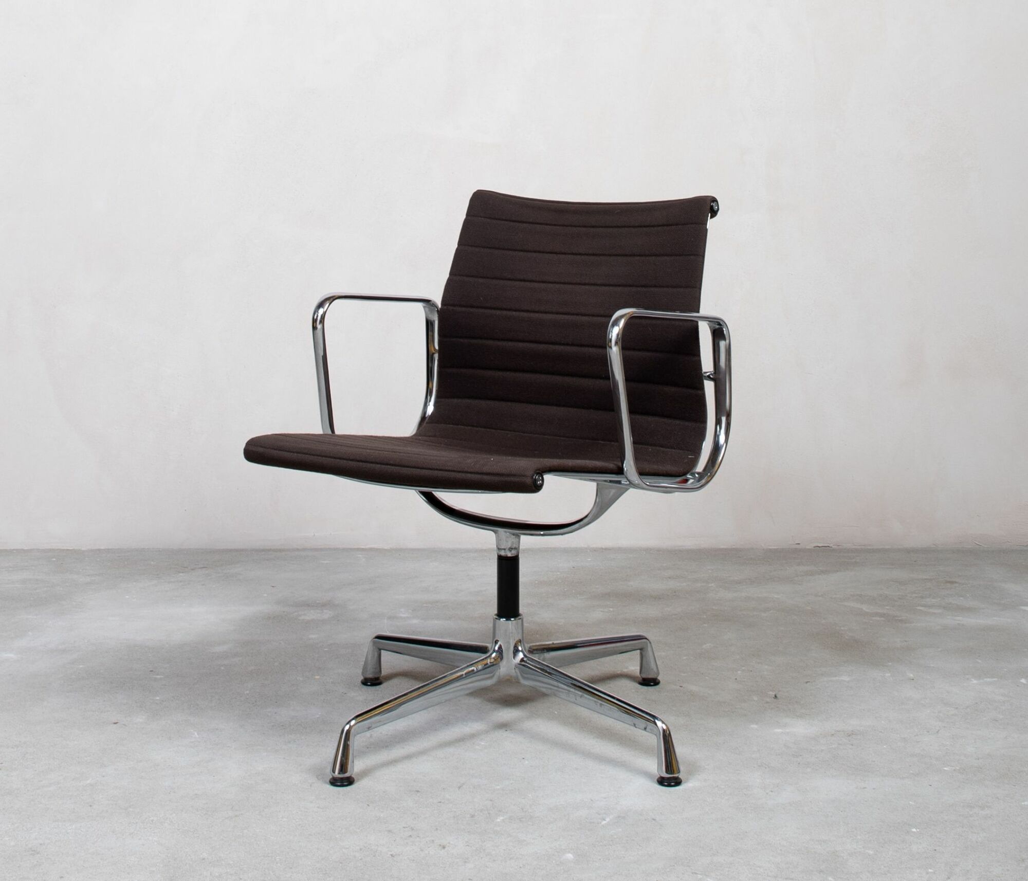 Eames EA 108 Aluminum Chair in Braun 2