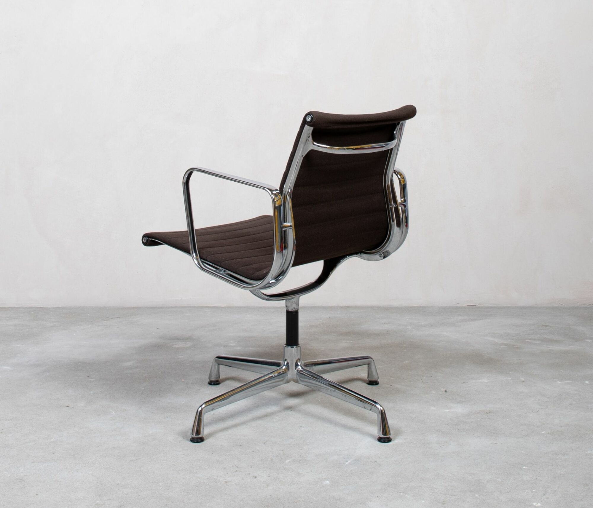 Eames EA 108 Aluminum Chair in Braun 3