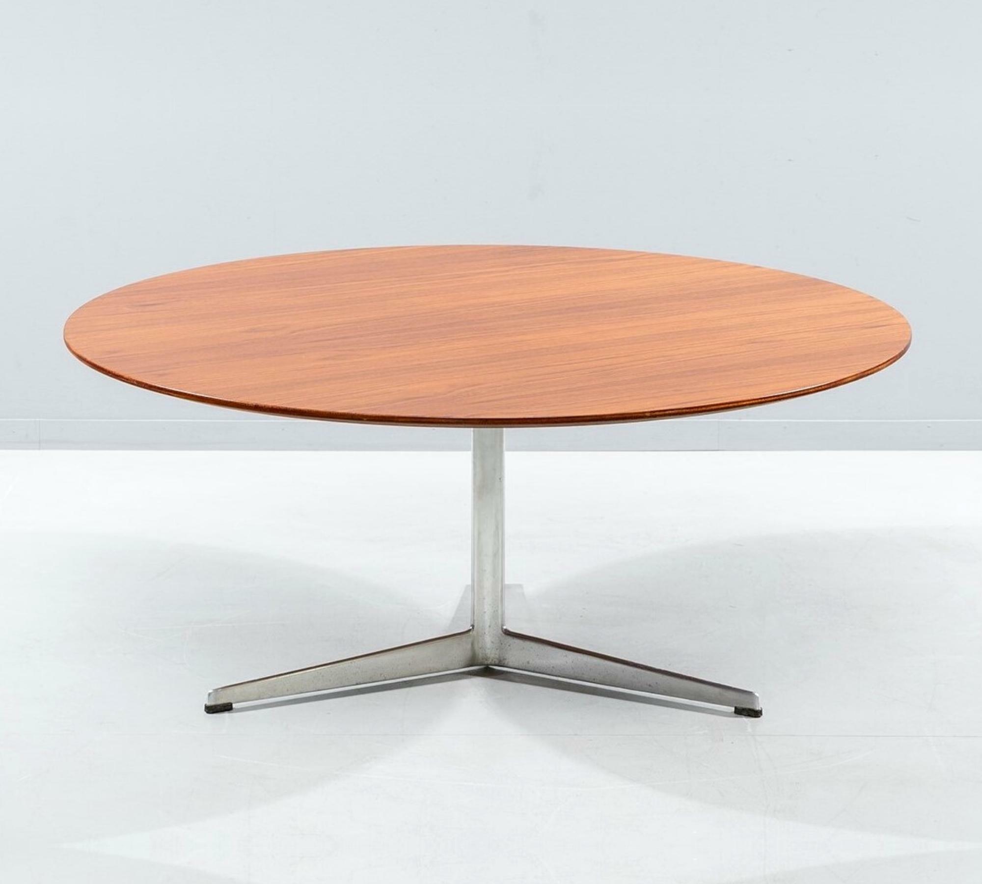 1960er Arne Jacobsen Teak-Couchtisch Aluminiumgestell  0
