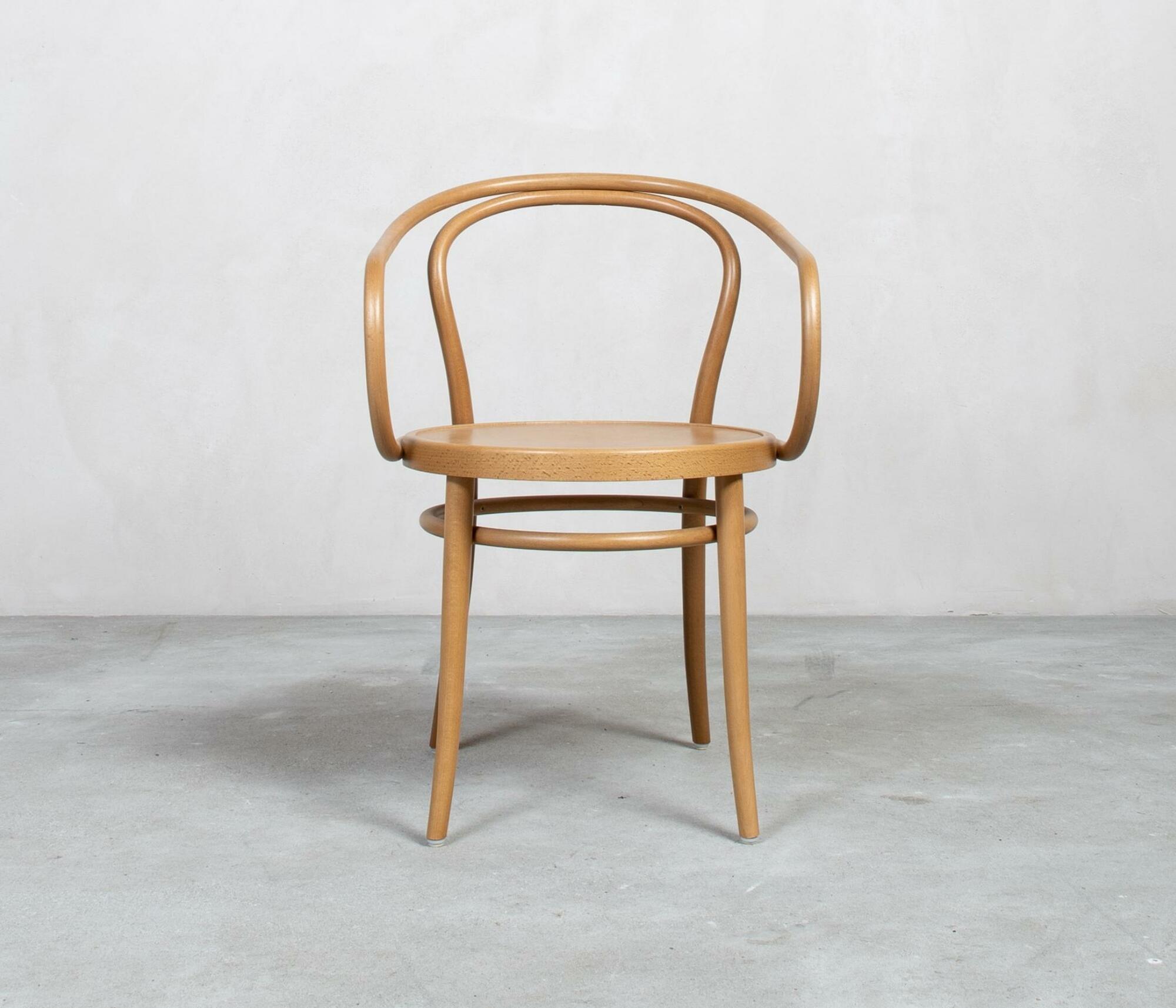 Ton 30 Stuhl aus hellem Holz 1