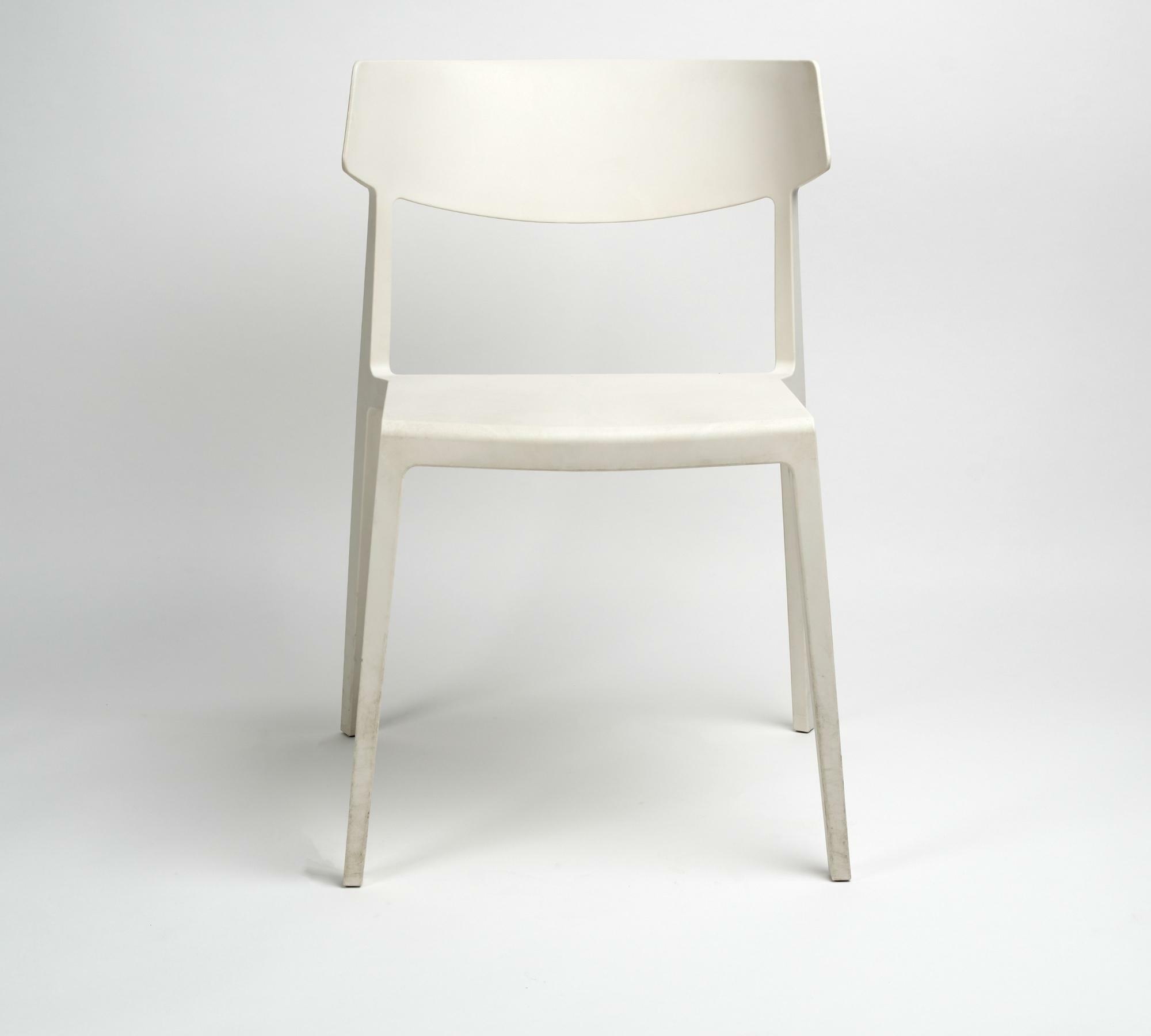 Indoor-Outdoor Stapelbarer Kunststoff-Stuhl in Weiß 1