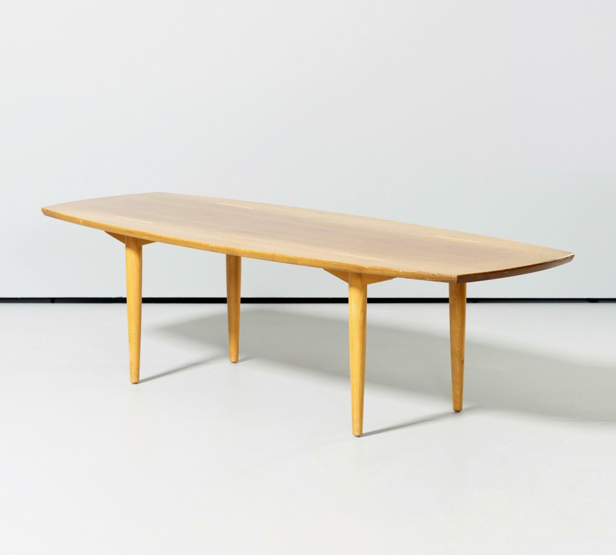 1960er Couchtisch in Bootsform Nussbaum  0