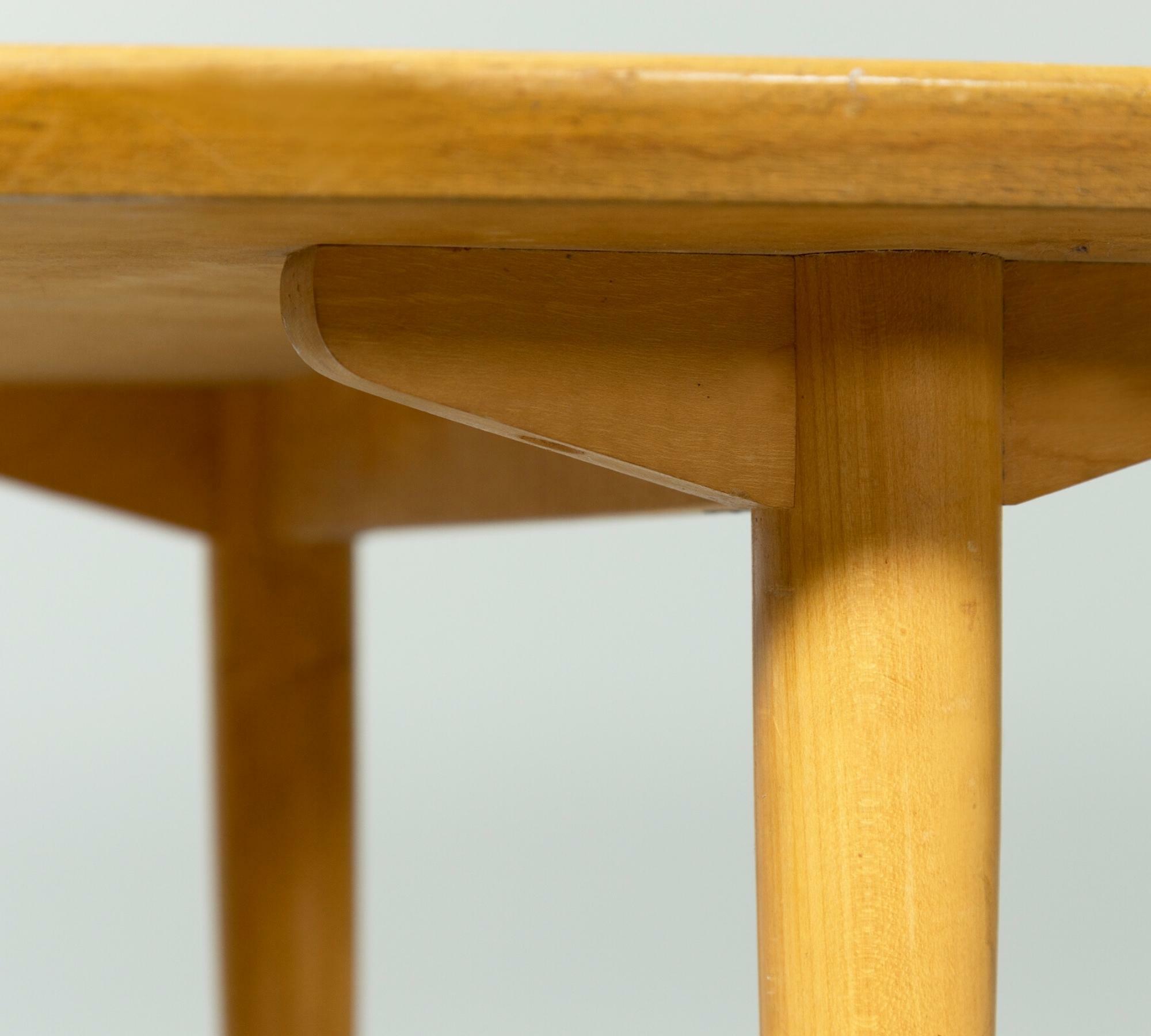 1960er Couchtisch in Bootsform Nussbaum  3