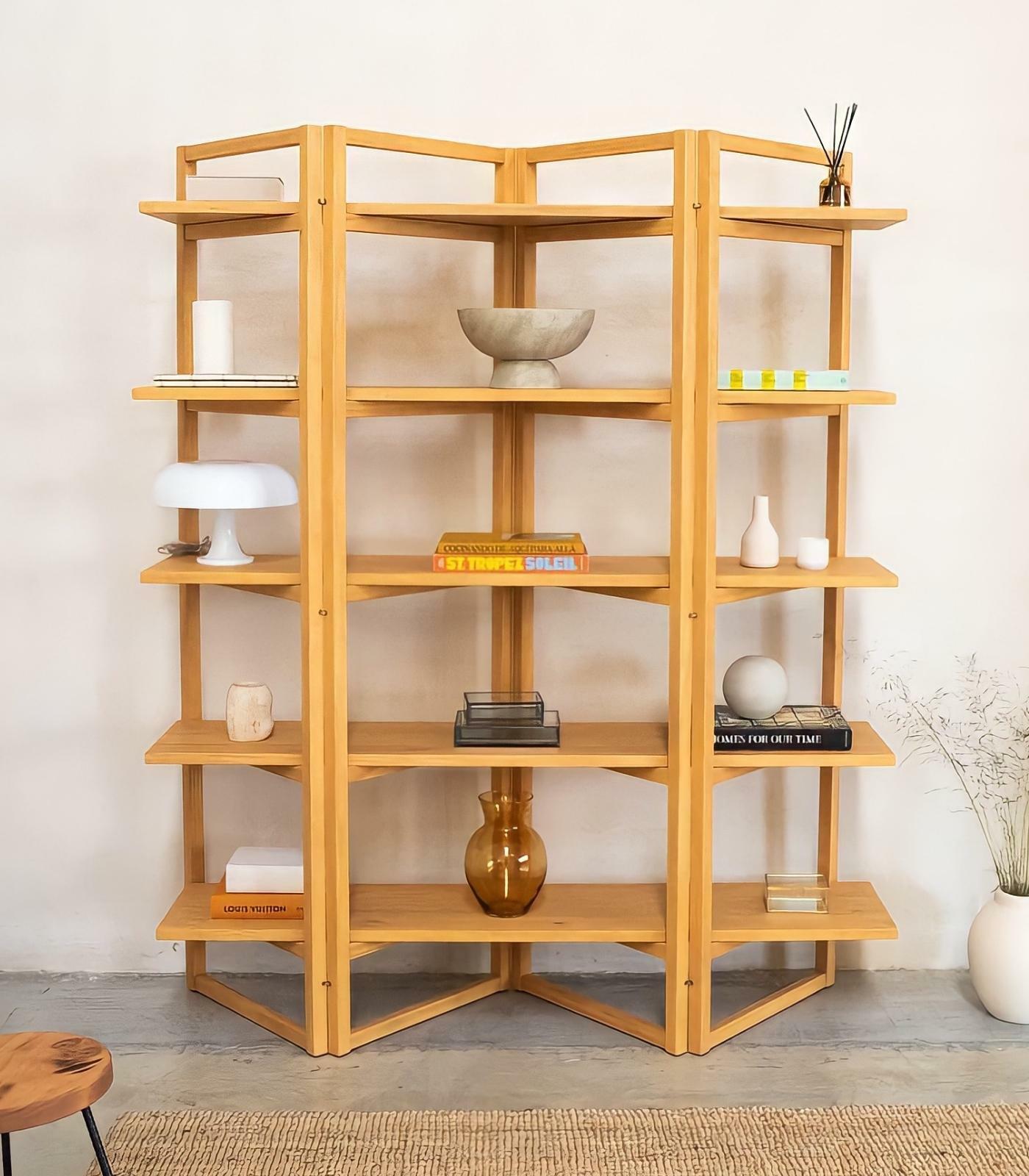 Großes Regal aus nachhaltigem Kiefernholz in Teakoptik  1