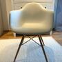 Eames Plastic Armchair DAW Ahornbeine Weiß 5