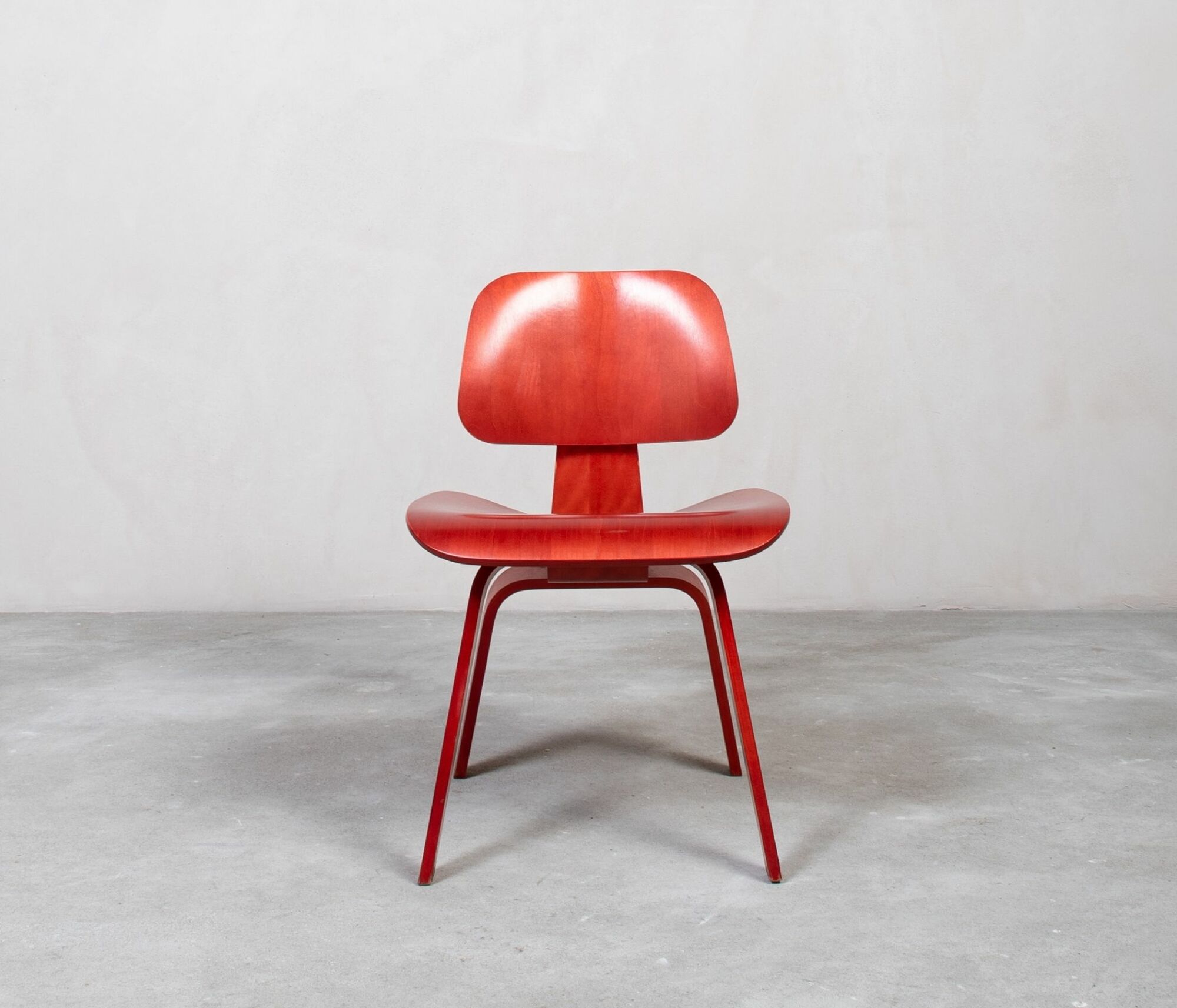 Eames DCW Chair Rot 1