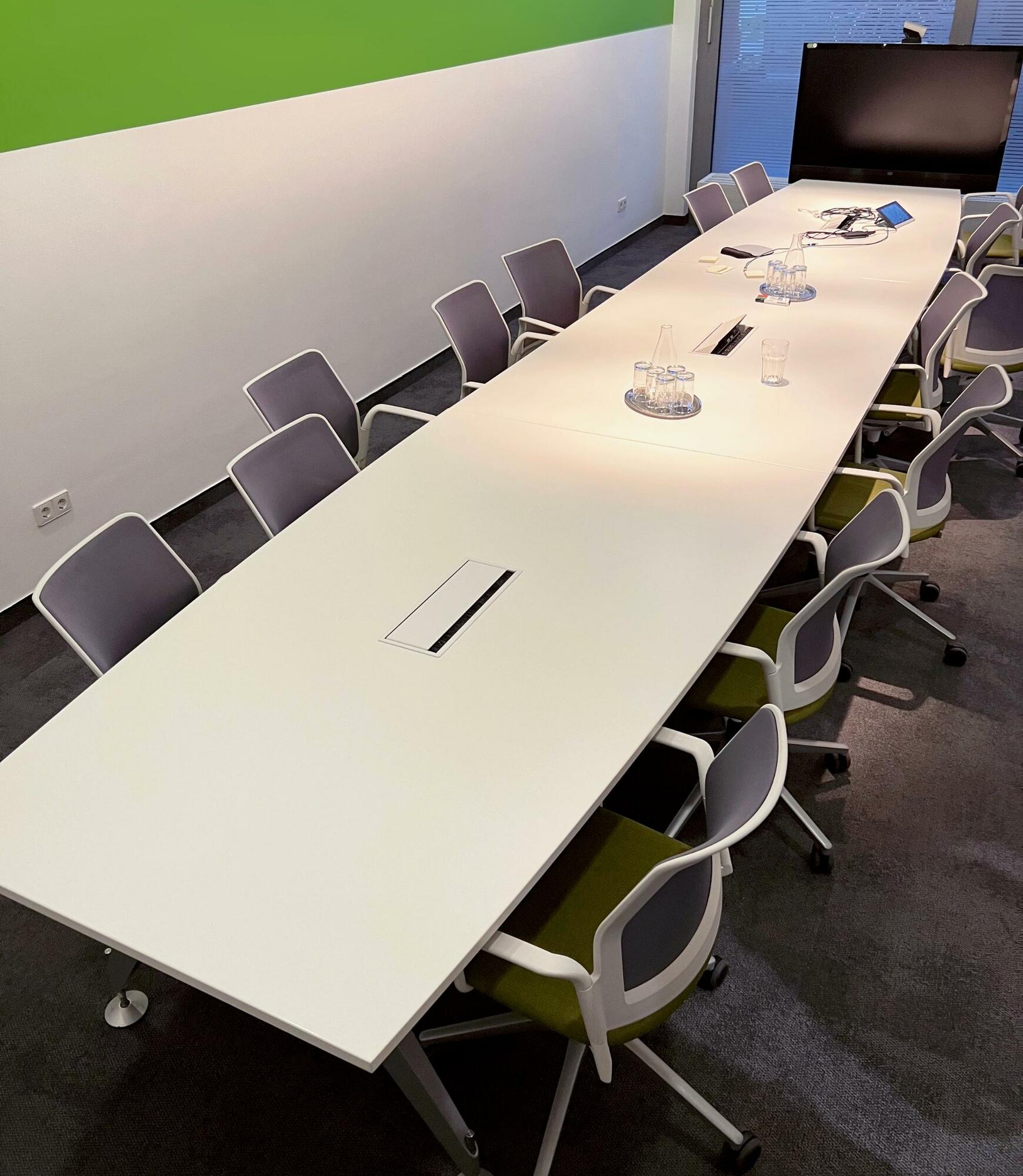 Großer Konferenztisch 3-Teilig 0