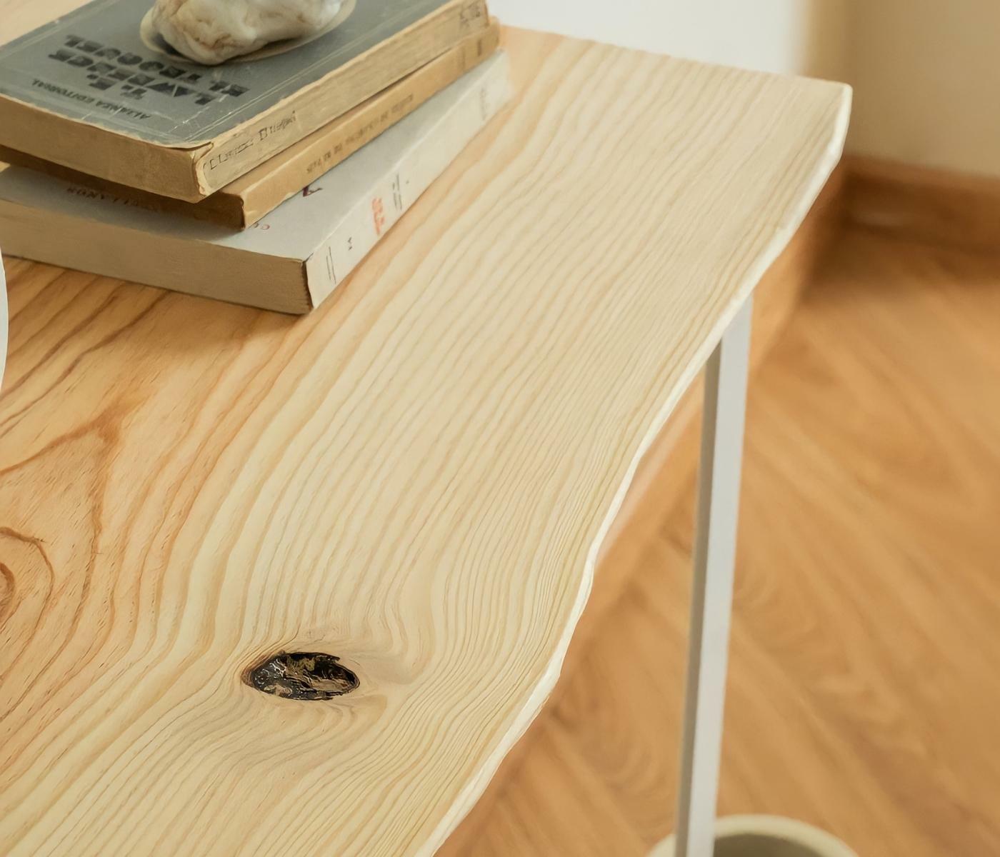 Konsolentisch aus Holz mit weißen Metallbeinen 3
