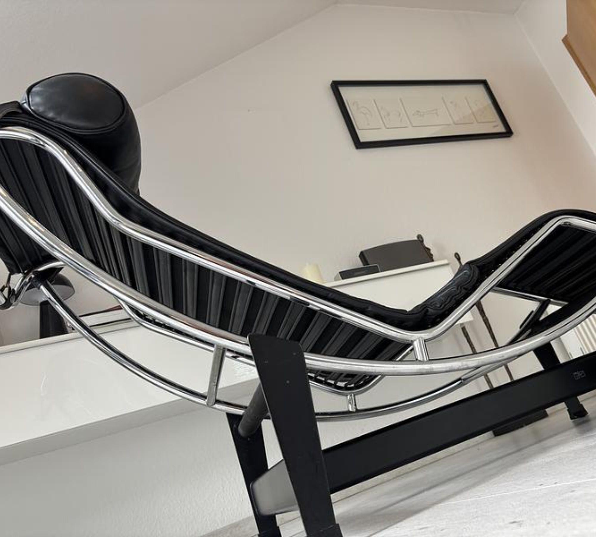 LC4 Chaiselongue Liege Leder 2