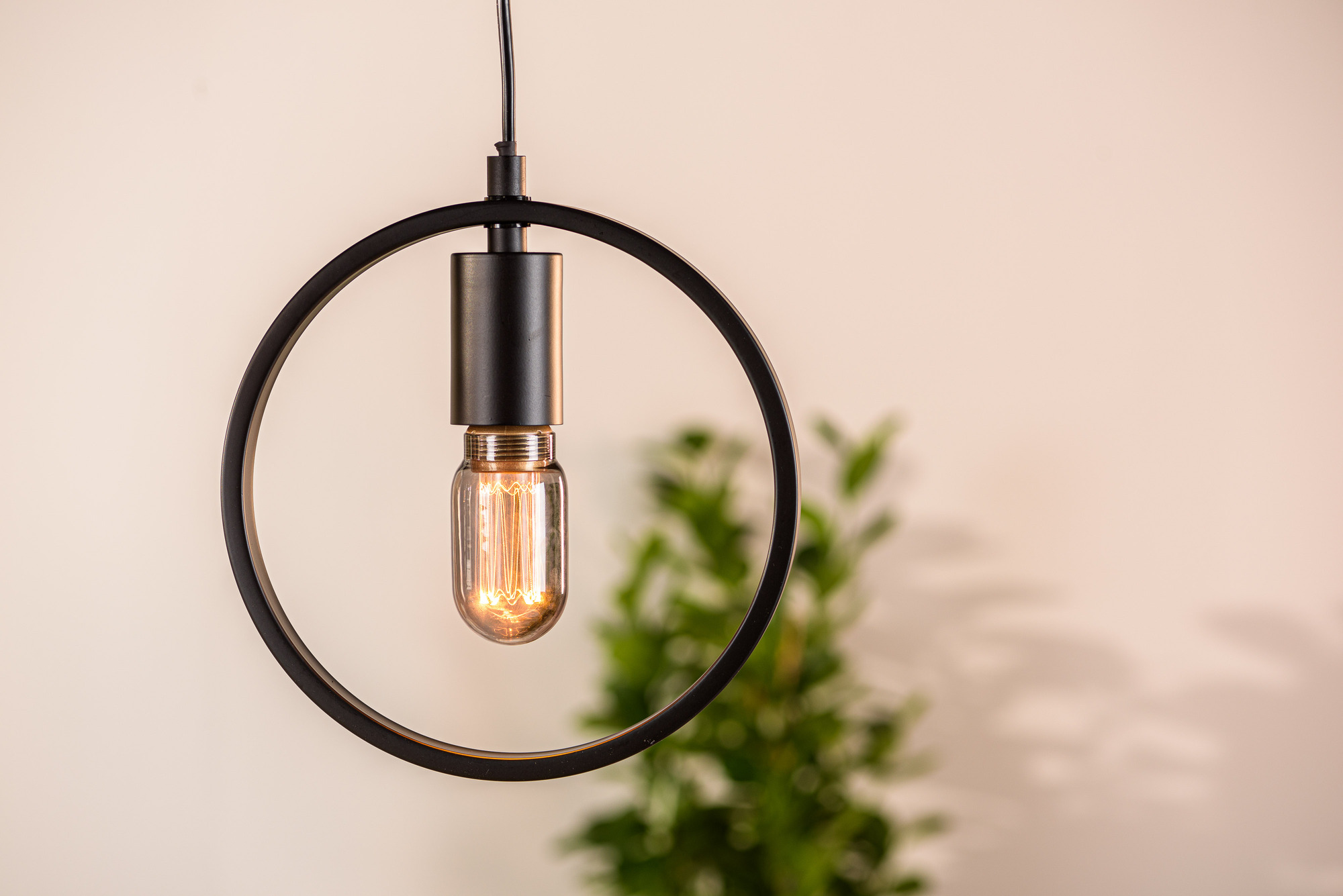 Lampada a sospensione a 3 luci in metallo nero 6