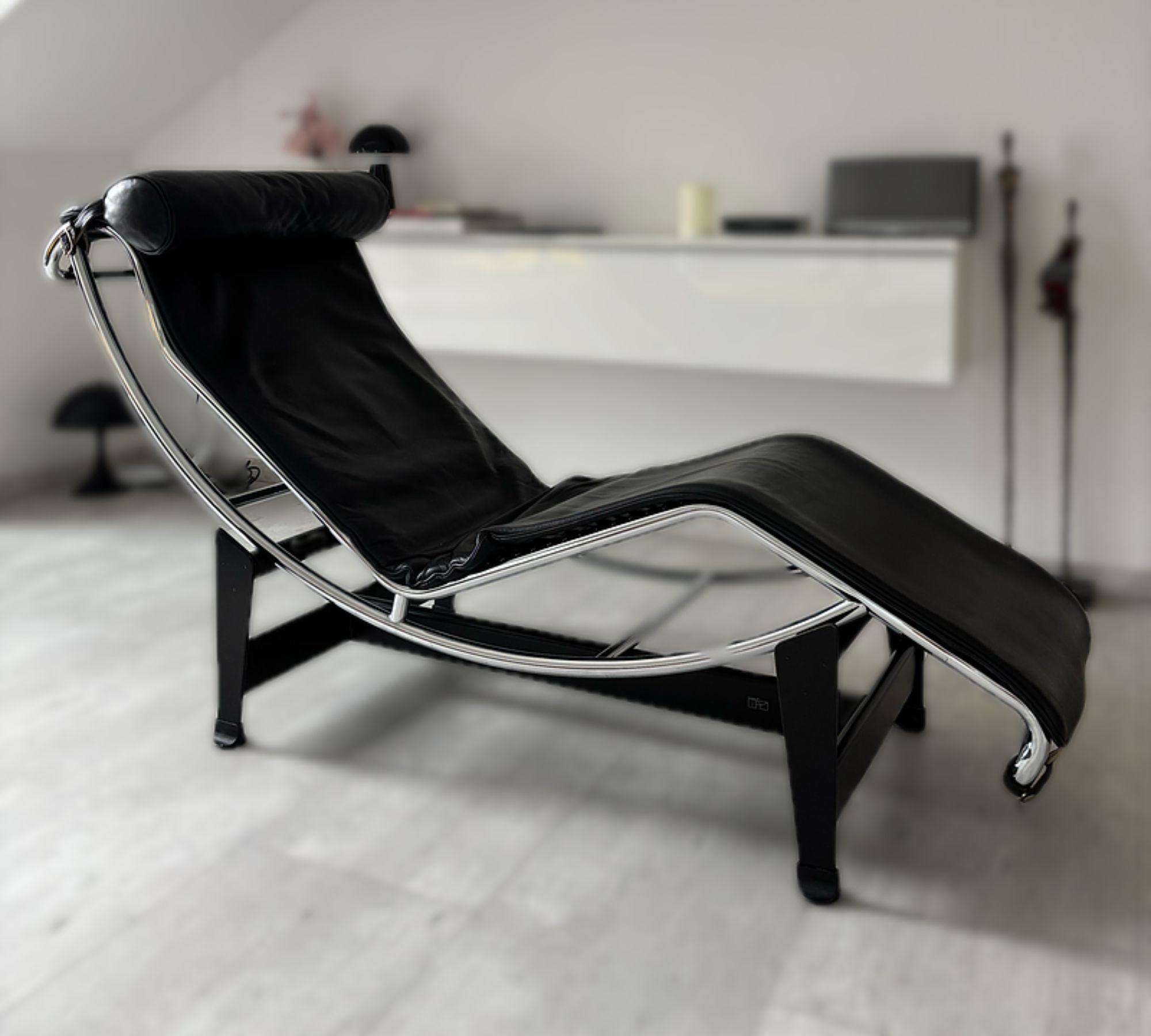 LC4 Chaiselongue Liege Leder 0