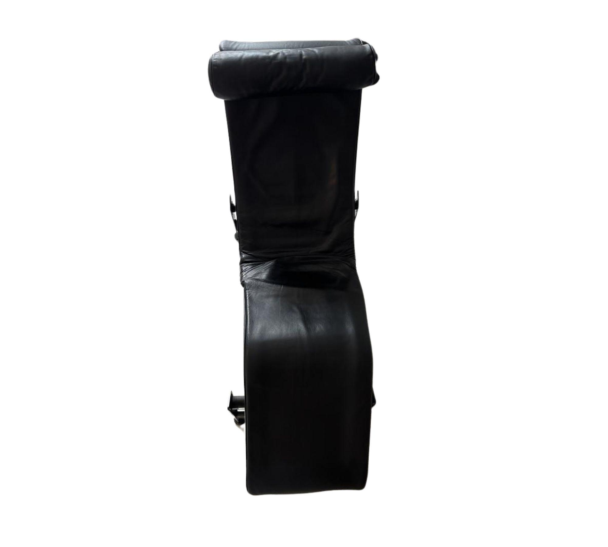 LC4 Chaiselongue Liege Leder 3