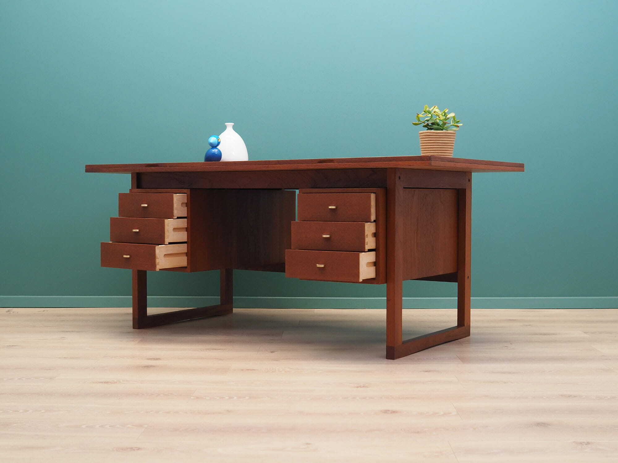 Vintage Schreibtisch Teakholz Braun 1970er Jahre 3
