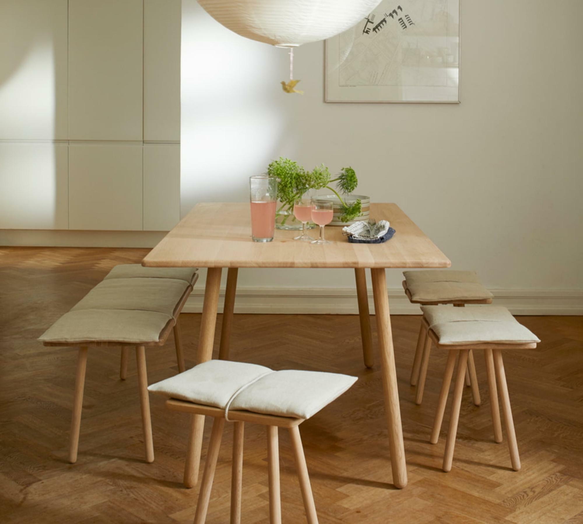 Minimalistischer Esstisch aus Eichenholz 1