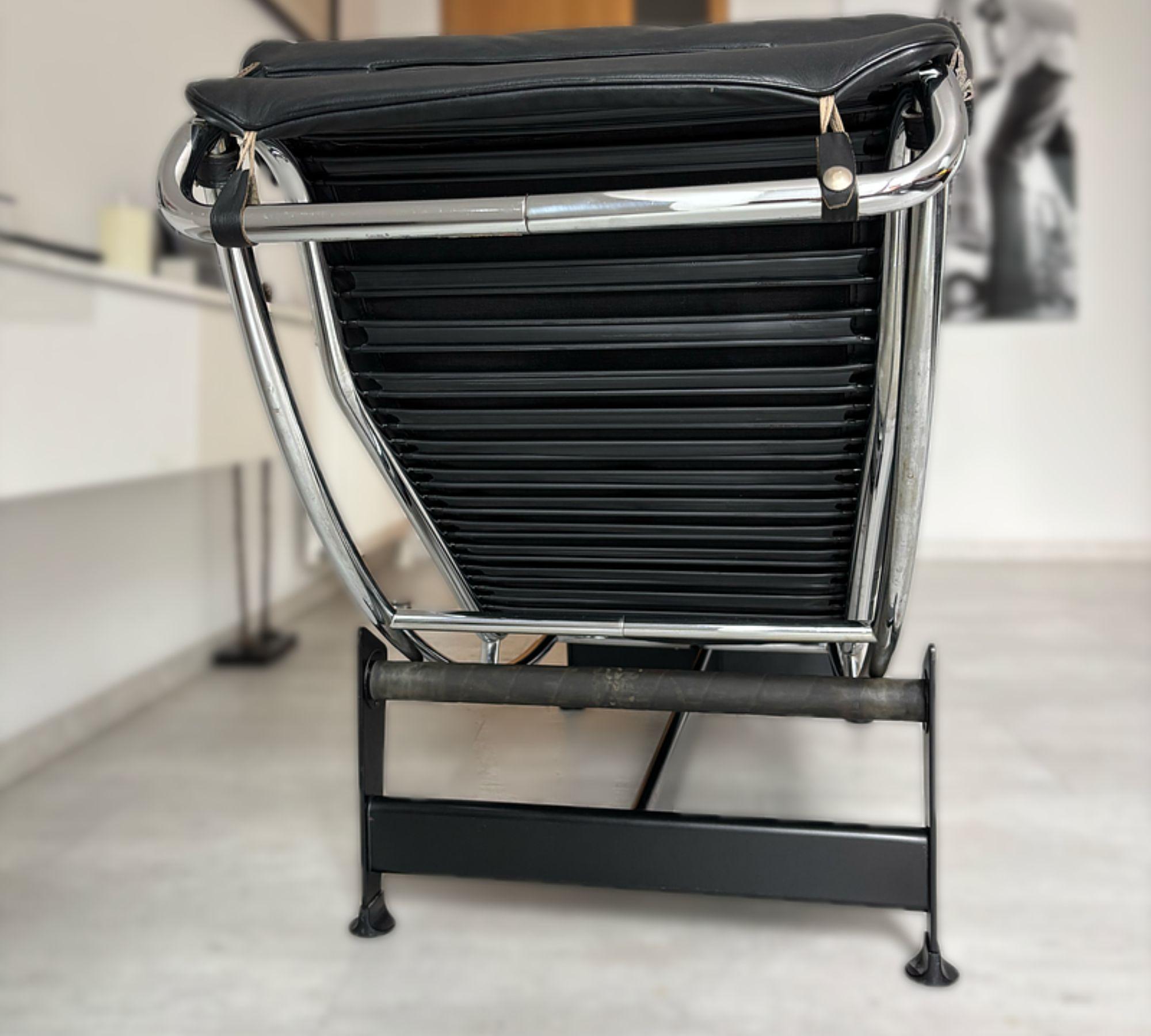 LC4 Chaiselongue Liege Leder 5