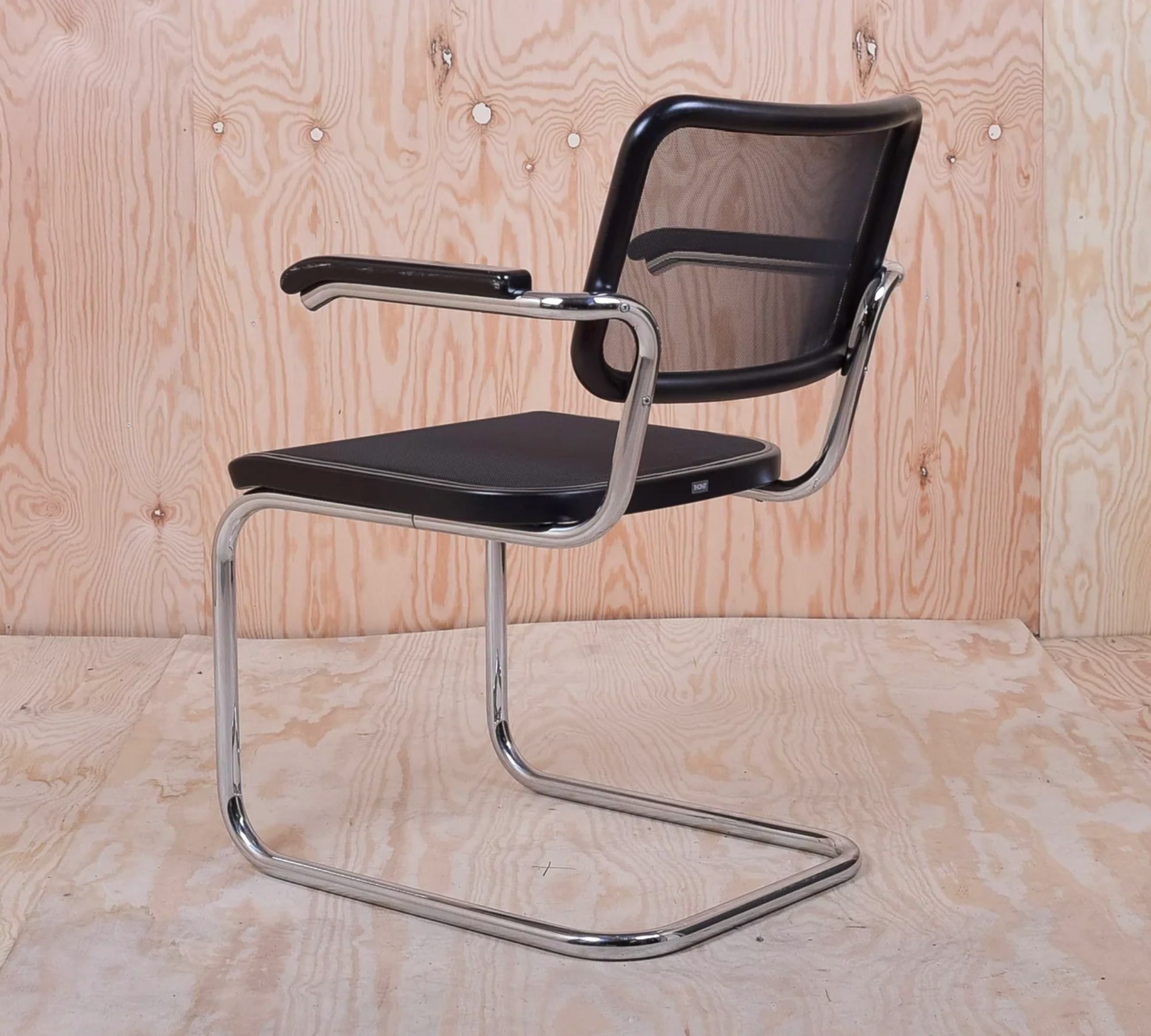 S 64 N Thonet Stuhl Metall Holz Schwarz 2