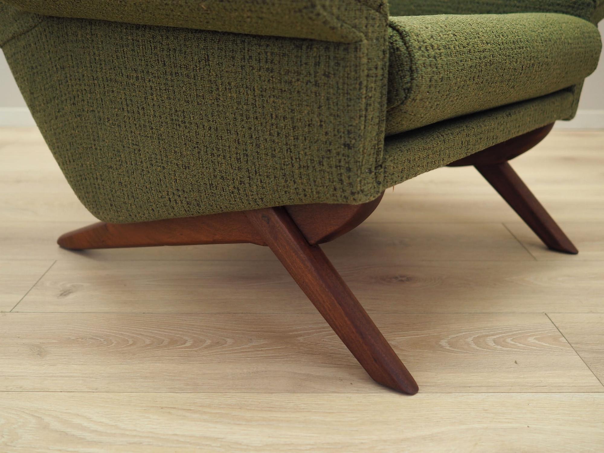 The only German parts of the text translate to:Armchair Green 1970s 11