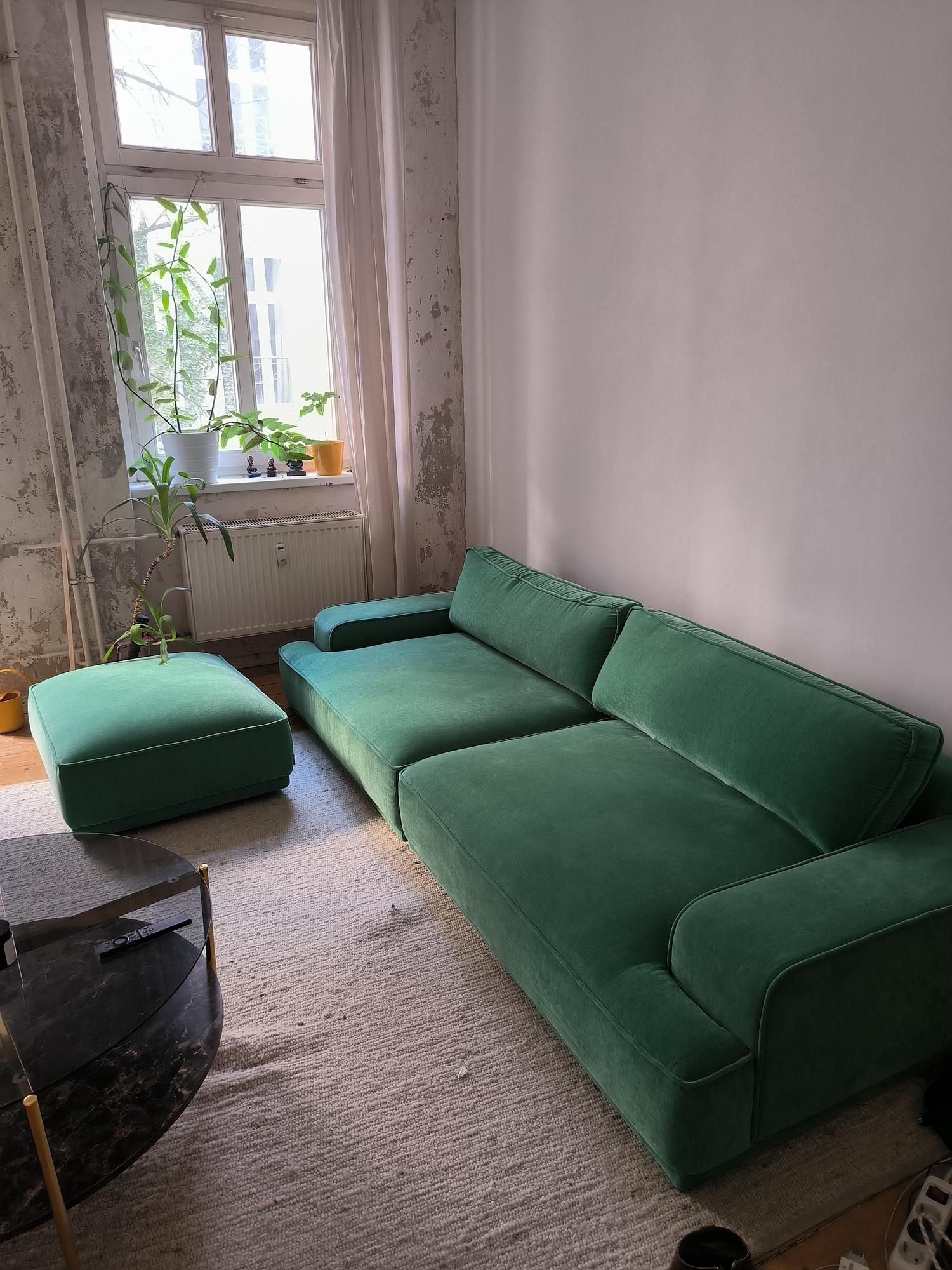 Leonora Sofa + Footstool Moss Grass Green 1
