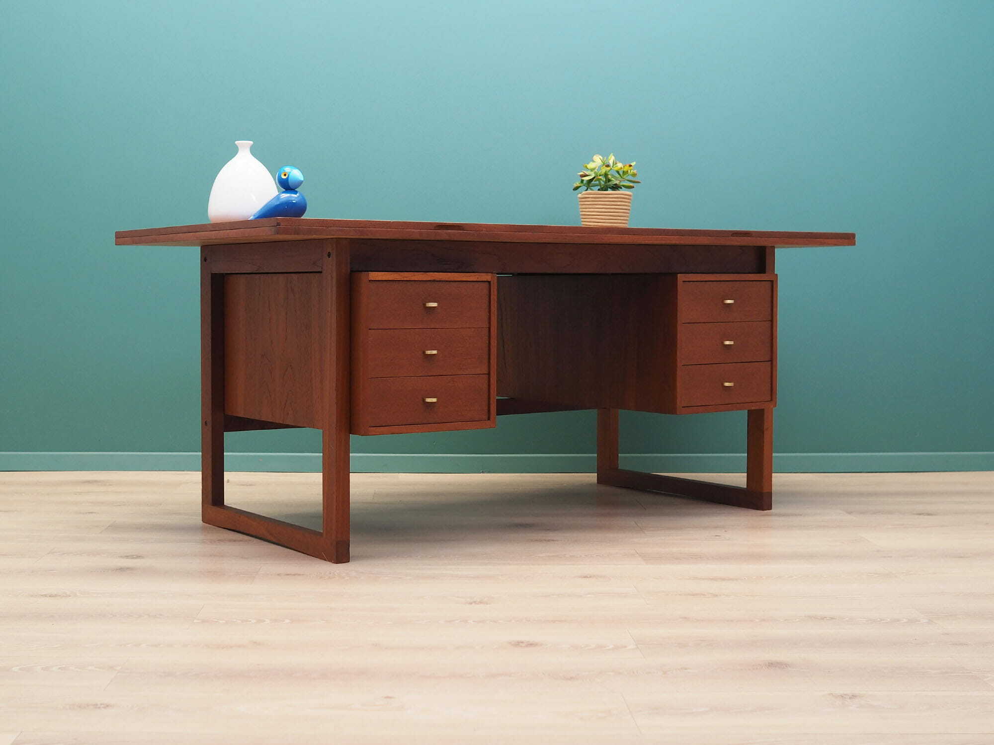 Vintage Schreibtisch Teakholz Braun 1970er Jahre 4