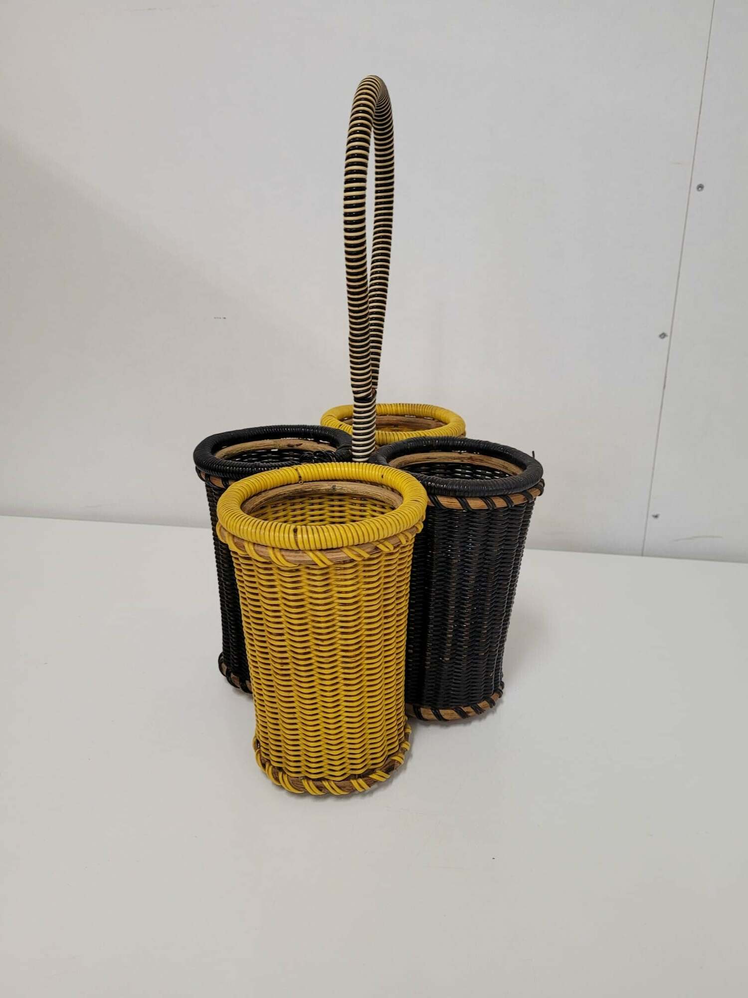 Vintage Flaschenhalter für 4 Flaschen Rattan Mehrfarbig 1