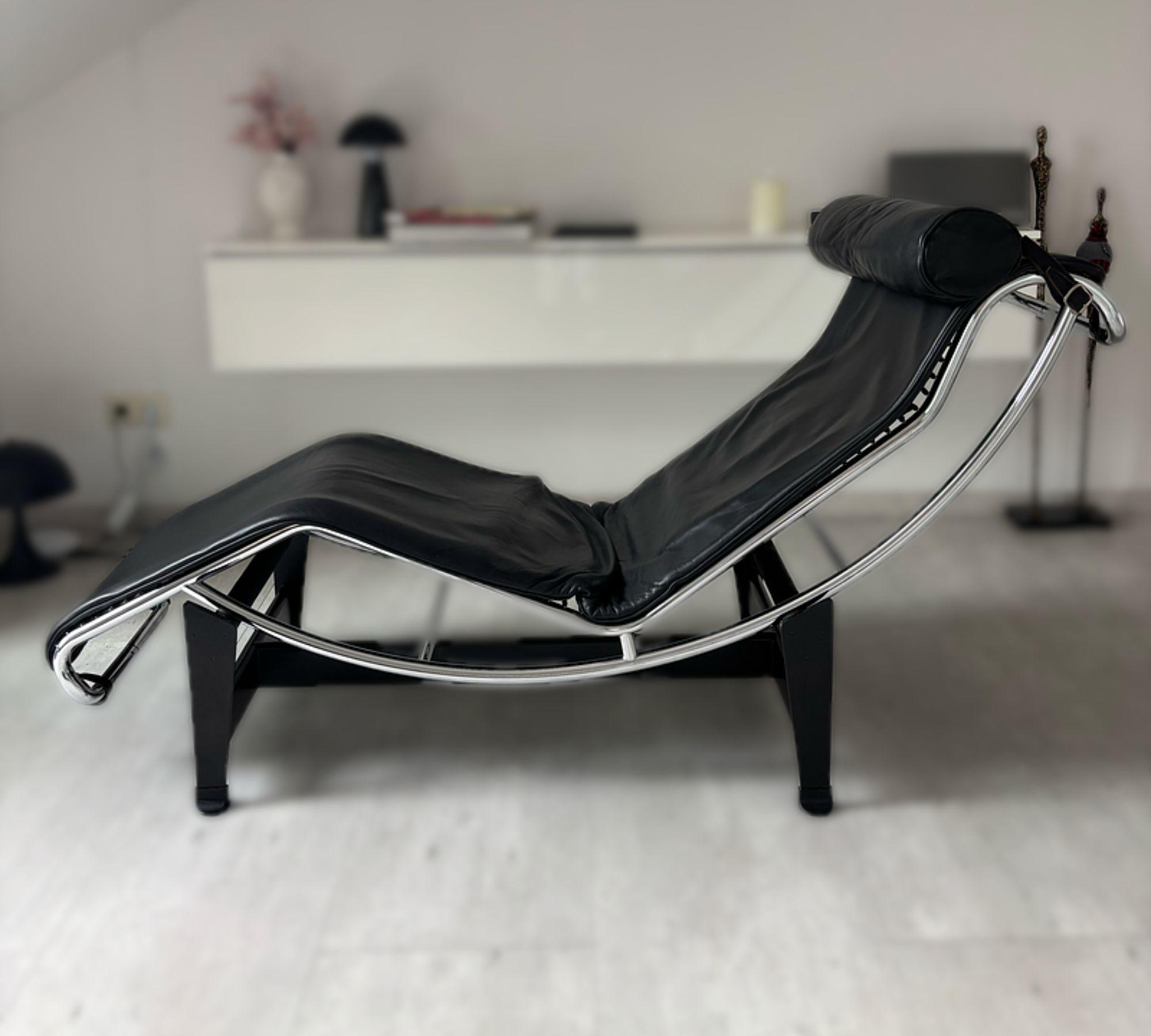 LC4 Chaiselongue Liege Leder 6