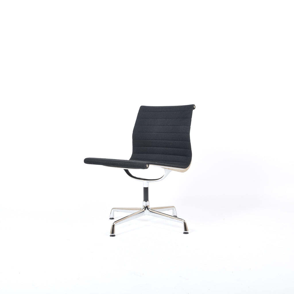 Eames EA 105 Stuhl Stoff Schwarz  0