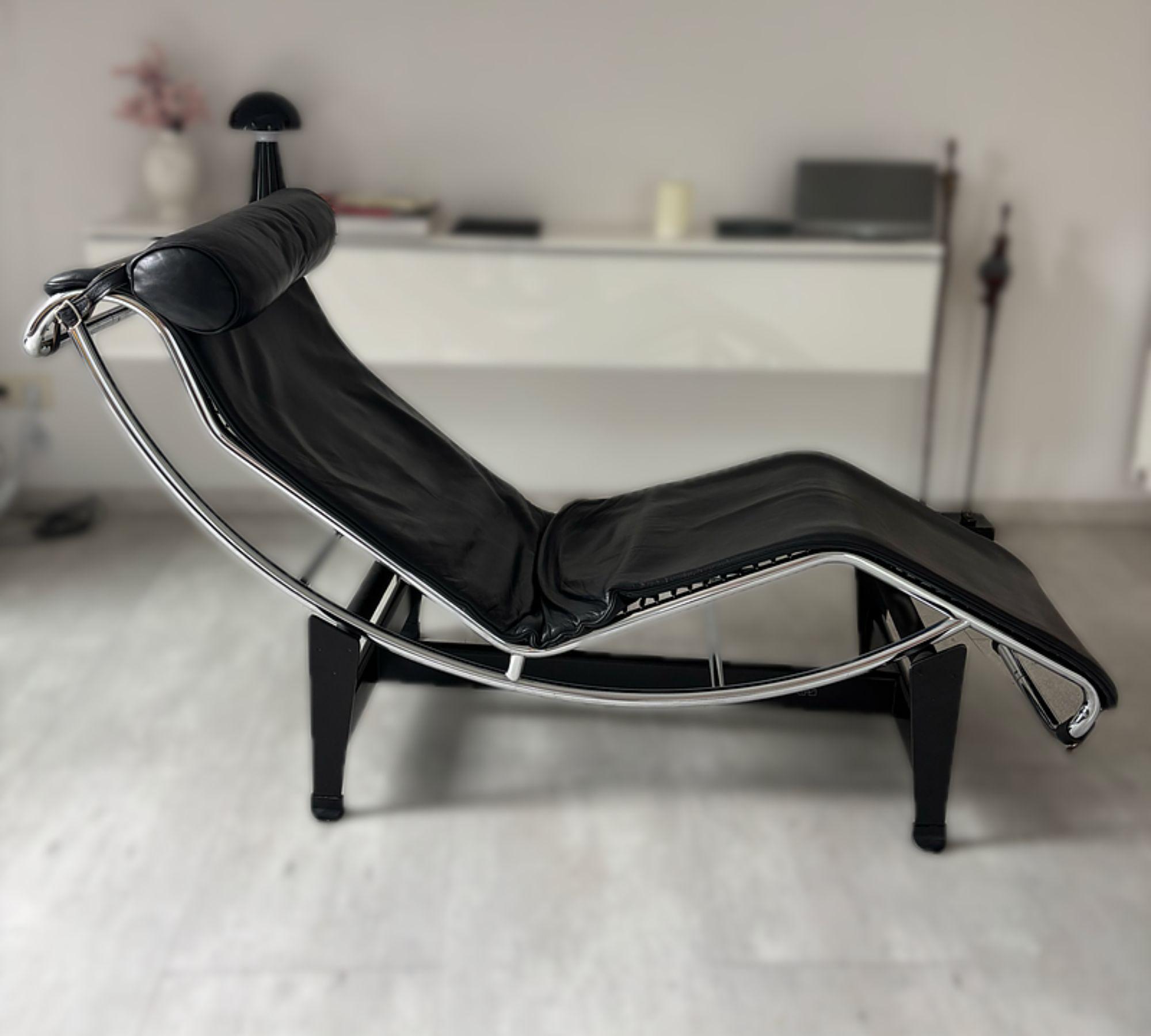 LC4 Chaiselongue Liege Leder 7