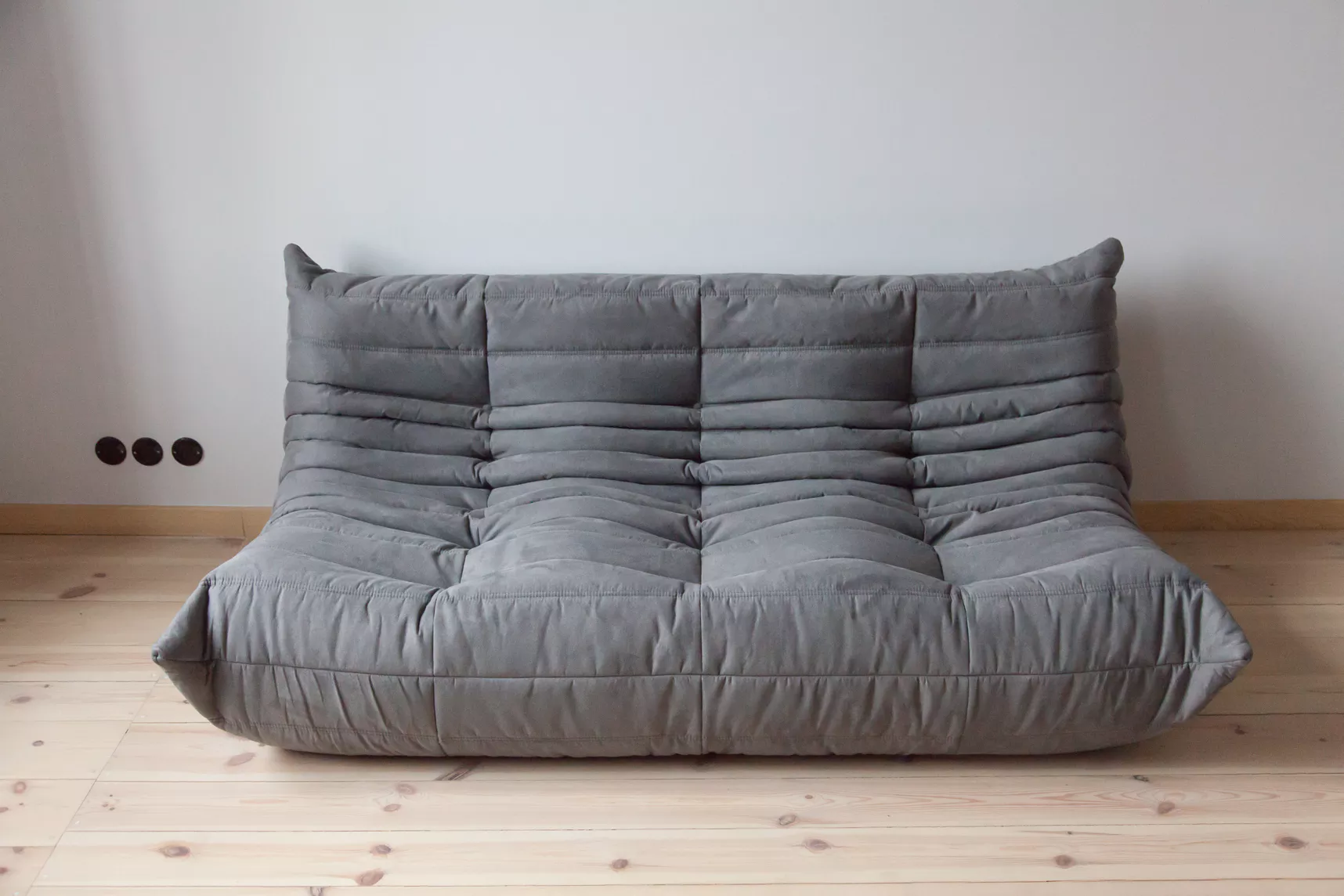 Togo Sofa 3-Sitzer Textil Grau 1