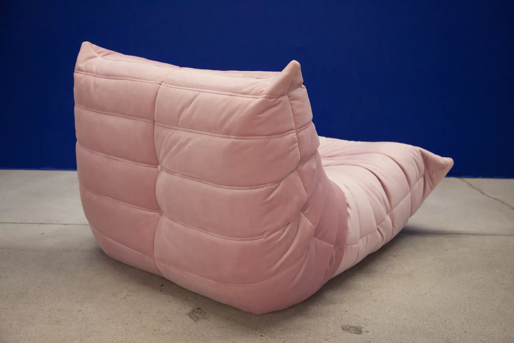 Togo Armchair Velvet Light Pink 4