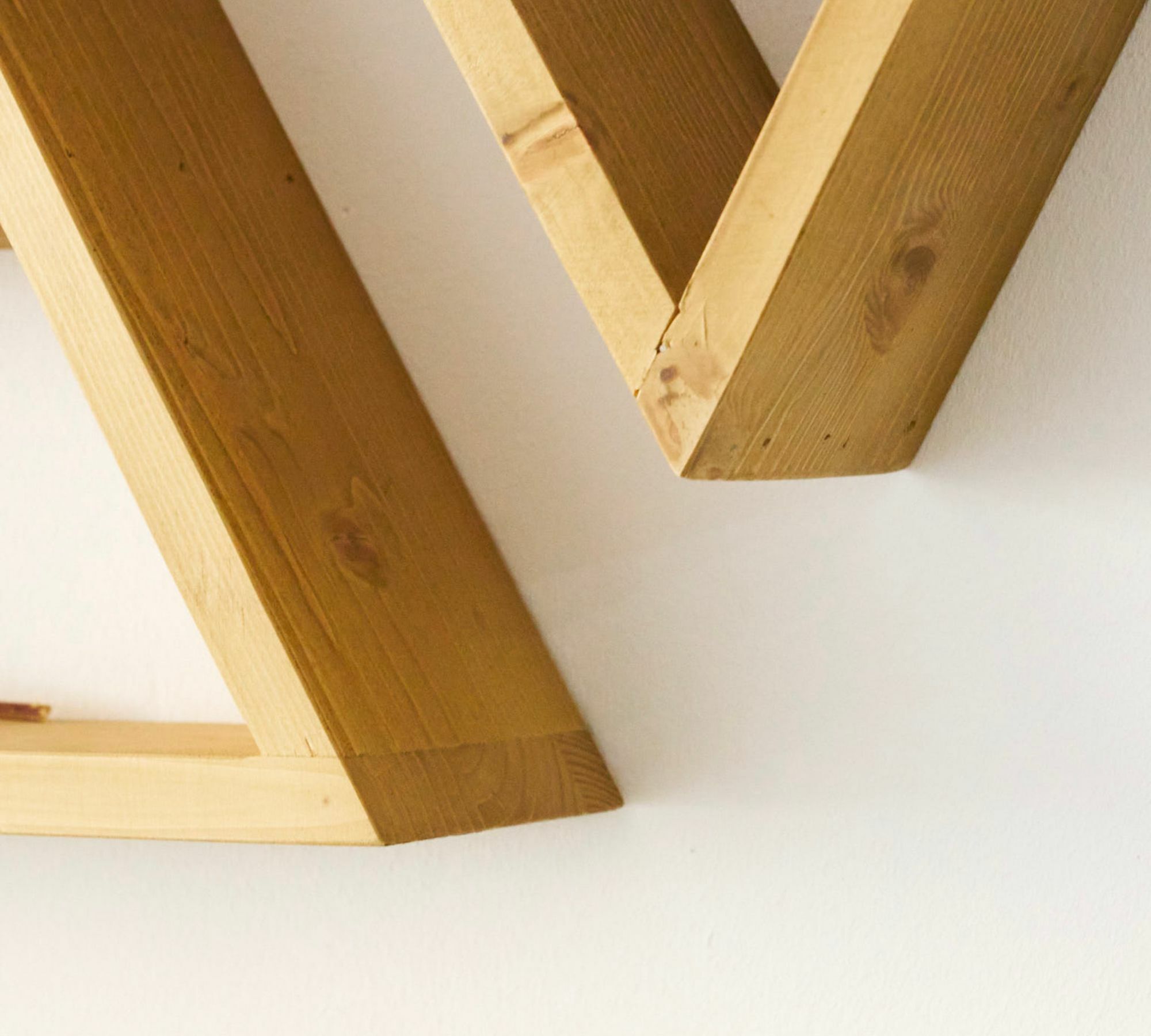 Dreieckiges Regal Zwei Regalbretter Holz Olive 2