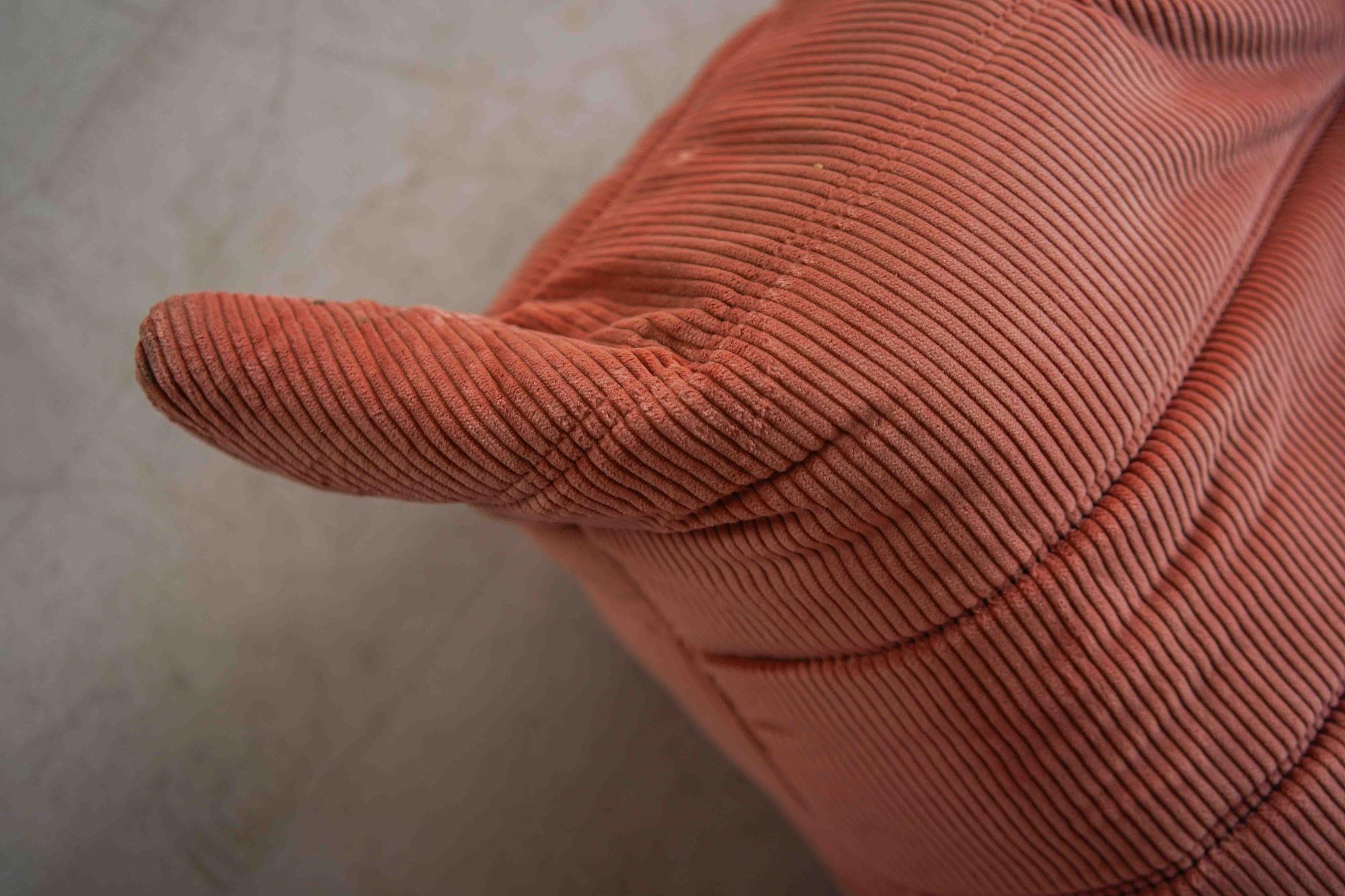 Togo Divano 3 posti velluto a coste corallo 8