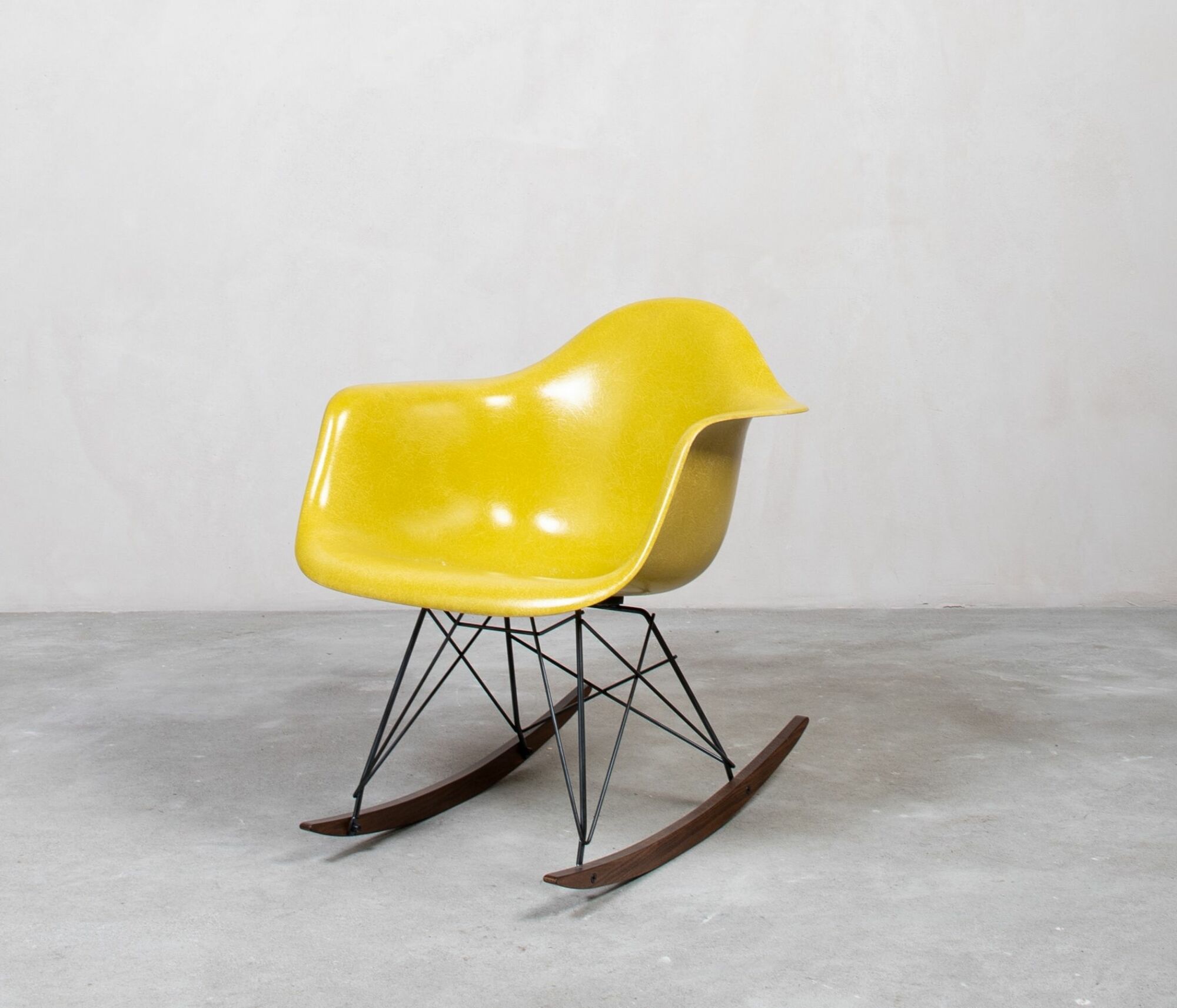 Vitra Eames Fiberglass Armchair Schaukelstuhl RAR 2
