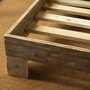 Rustikales Bett aus recyceltem Fichtenholz 4
