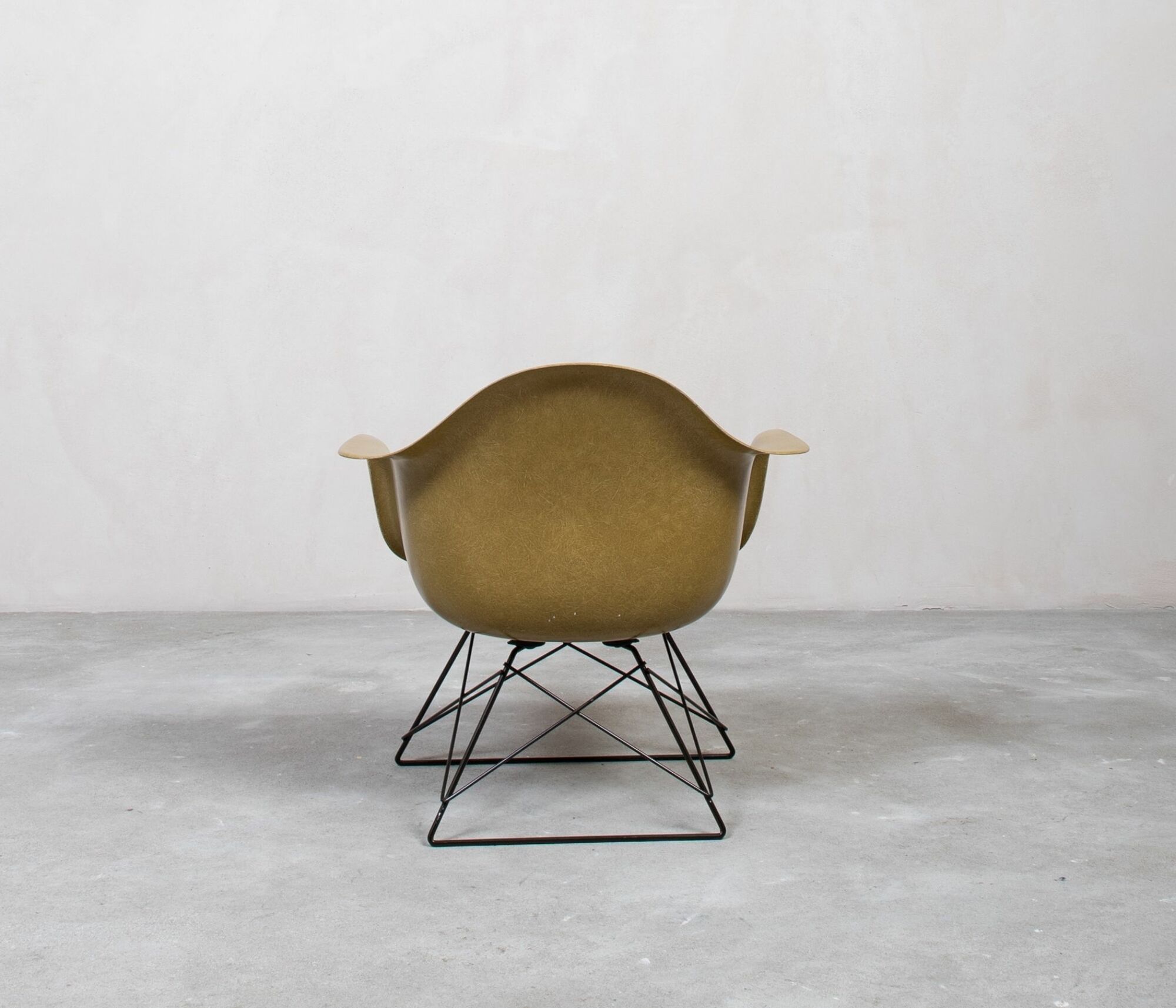 Eames Fiberglass LAR Chair by Herman Miller Khaki 4