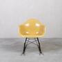 Eames Fiberglass Armchair Schaukelstuhl Ochre Light 1