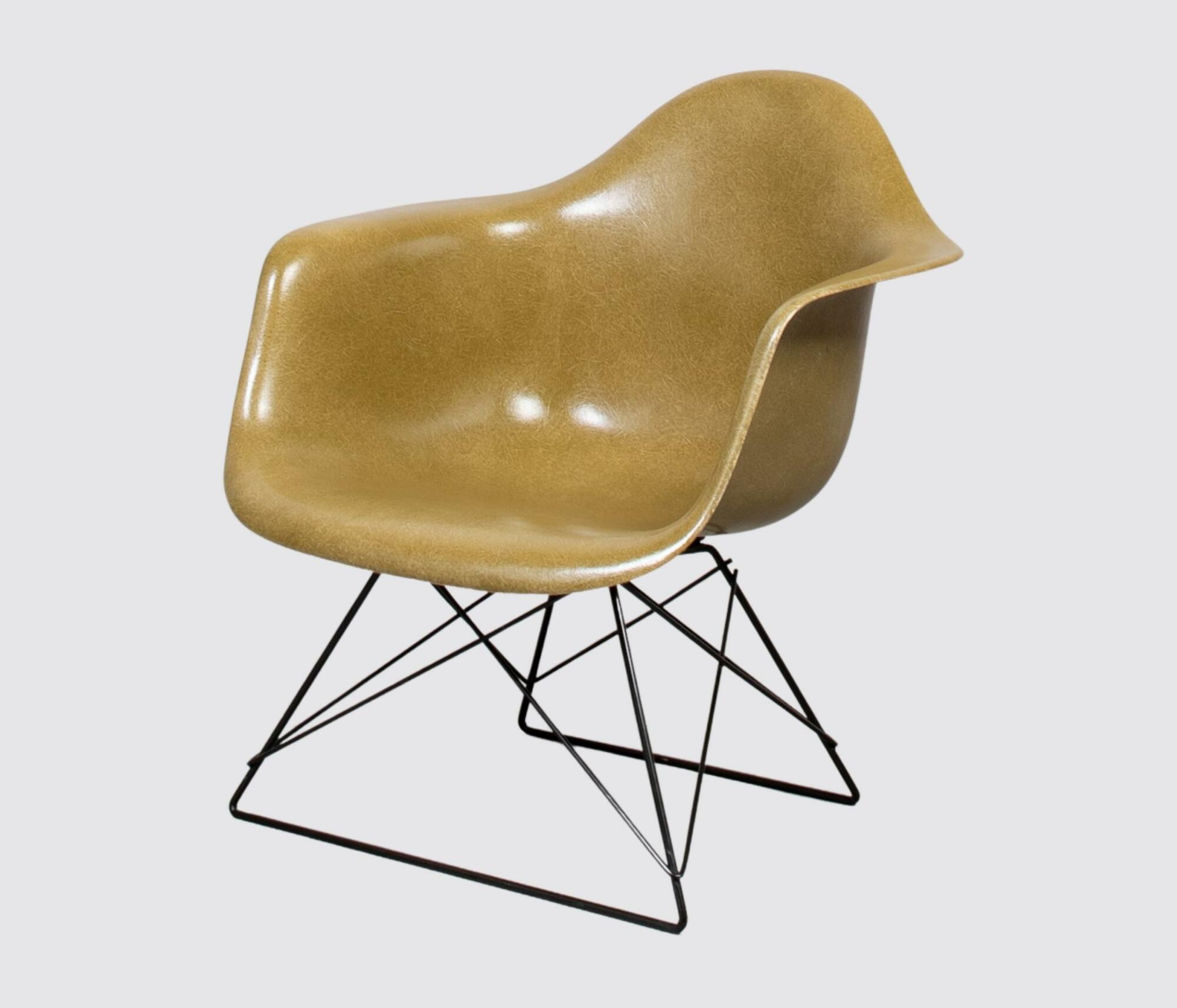 Eames Fiberglass LAR Chair by Herman Miller Khaki 0