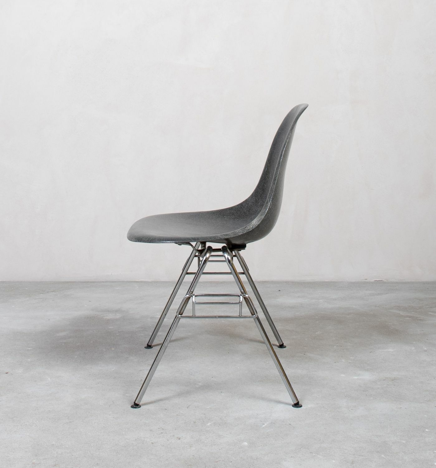 Eames Fiberglass Side Chair by Herman Miller Elephant Grey 2