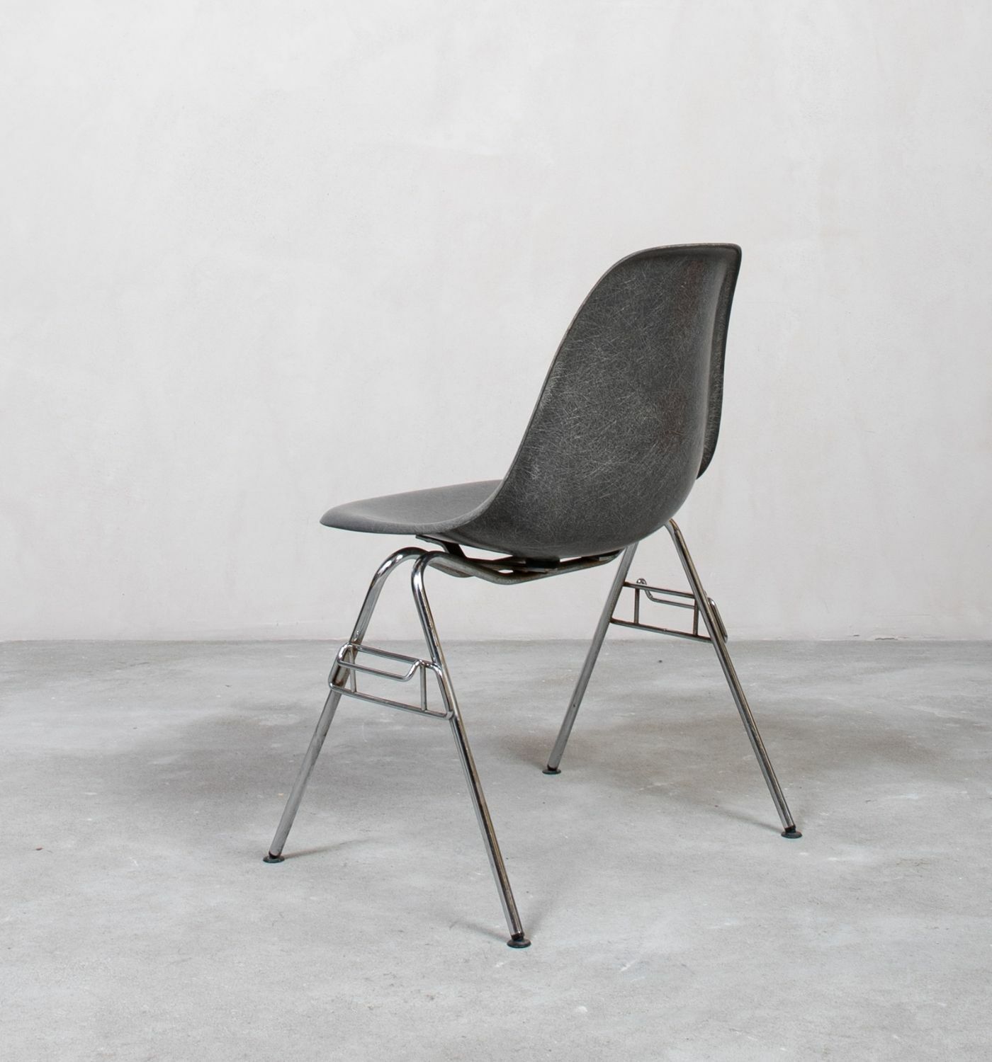 Eames Fiberglass Side Chair by Herman Miller Elephant Grey 3