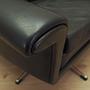Poltrona girevole in pelle nera anni '60 13