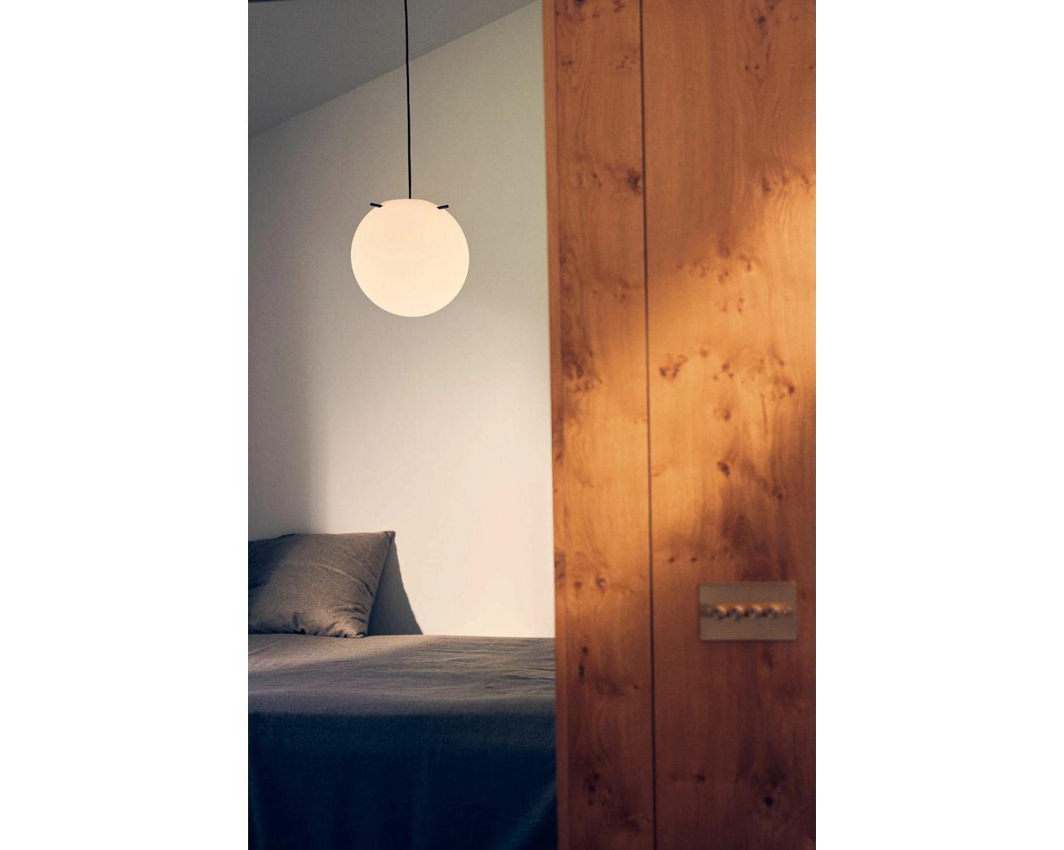 Pendant light Koi Ø25 Opal white Black 5