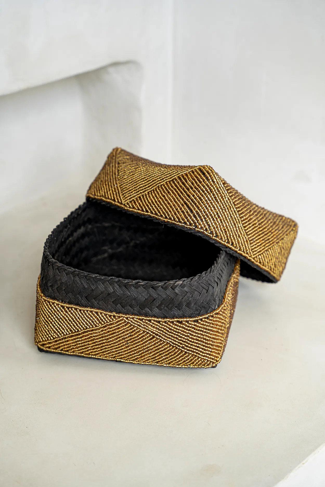 Beaded basket brown 5