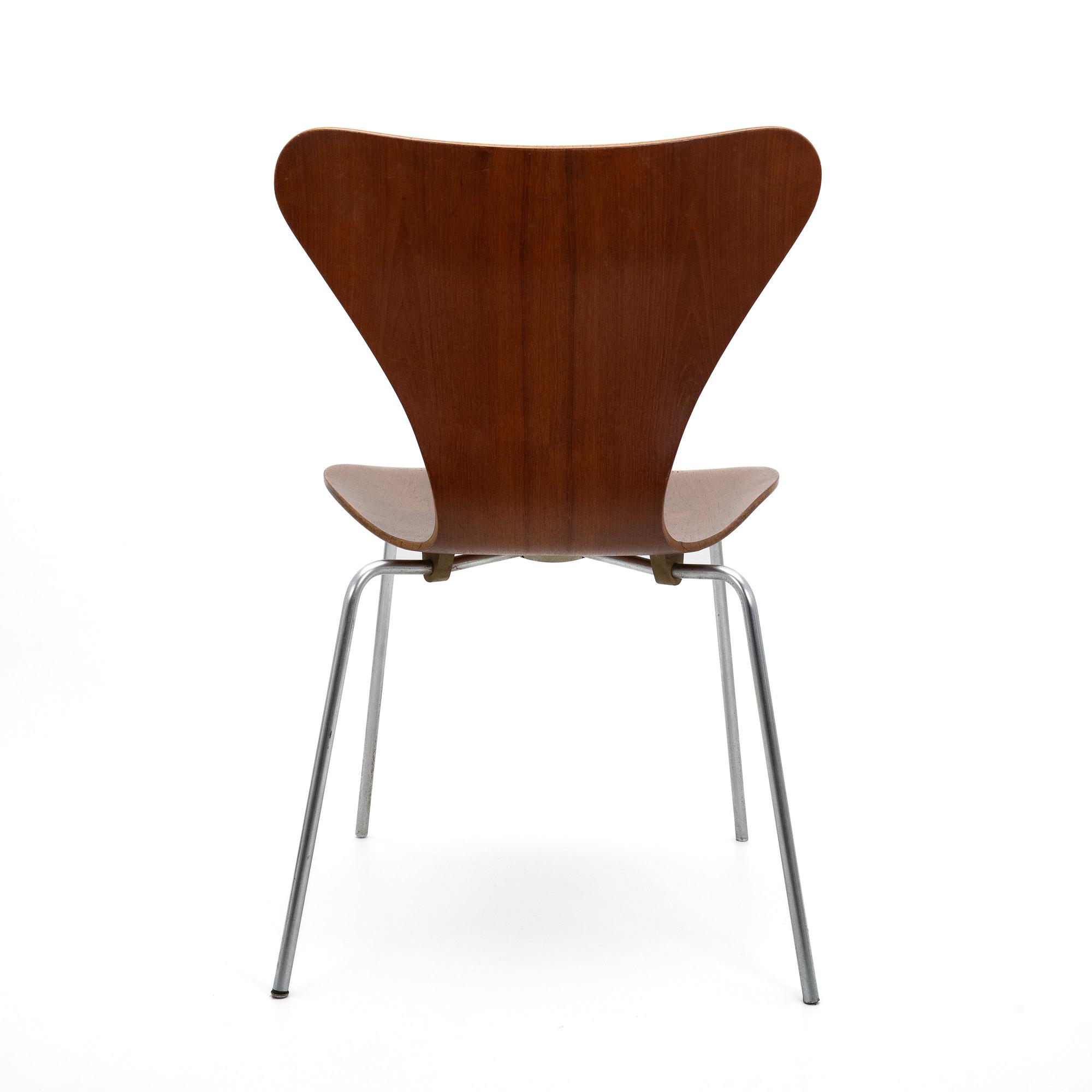 Series 7 Chair Chrome Teakwood by Fritz Hansen 3
