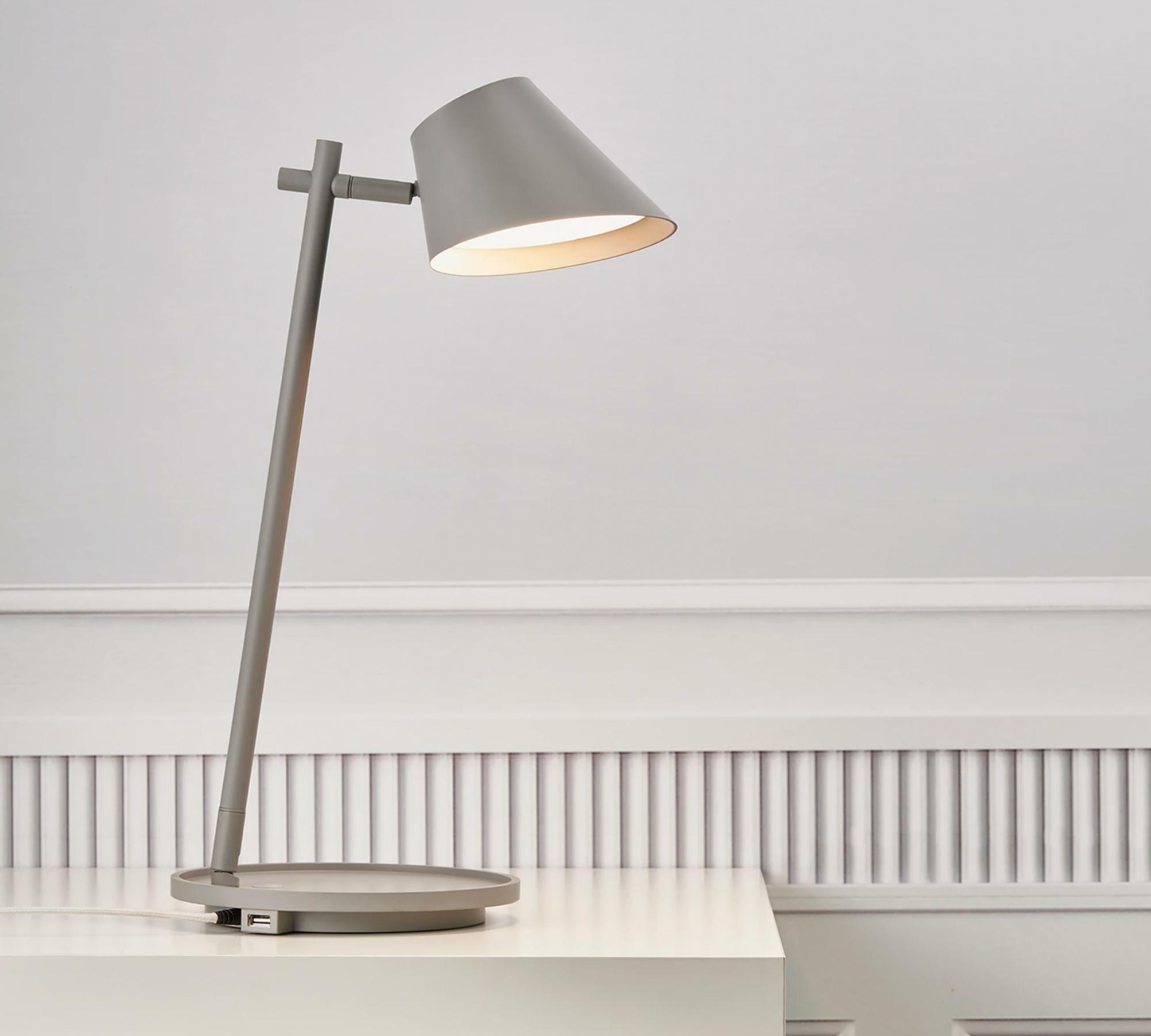 LED-Tischleuchte mit USB-Steckdose Grau 0