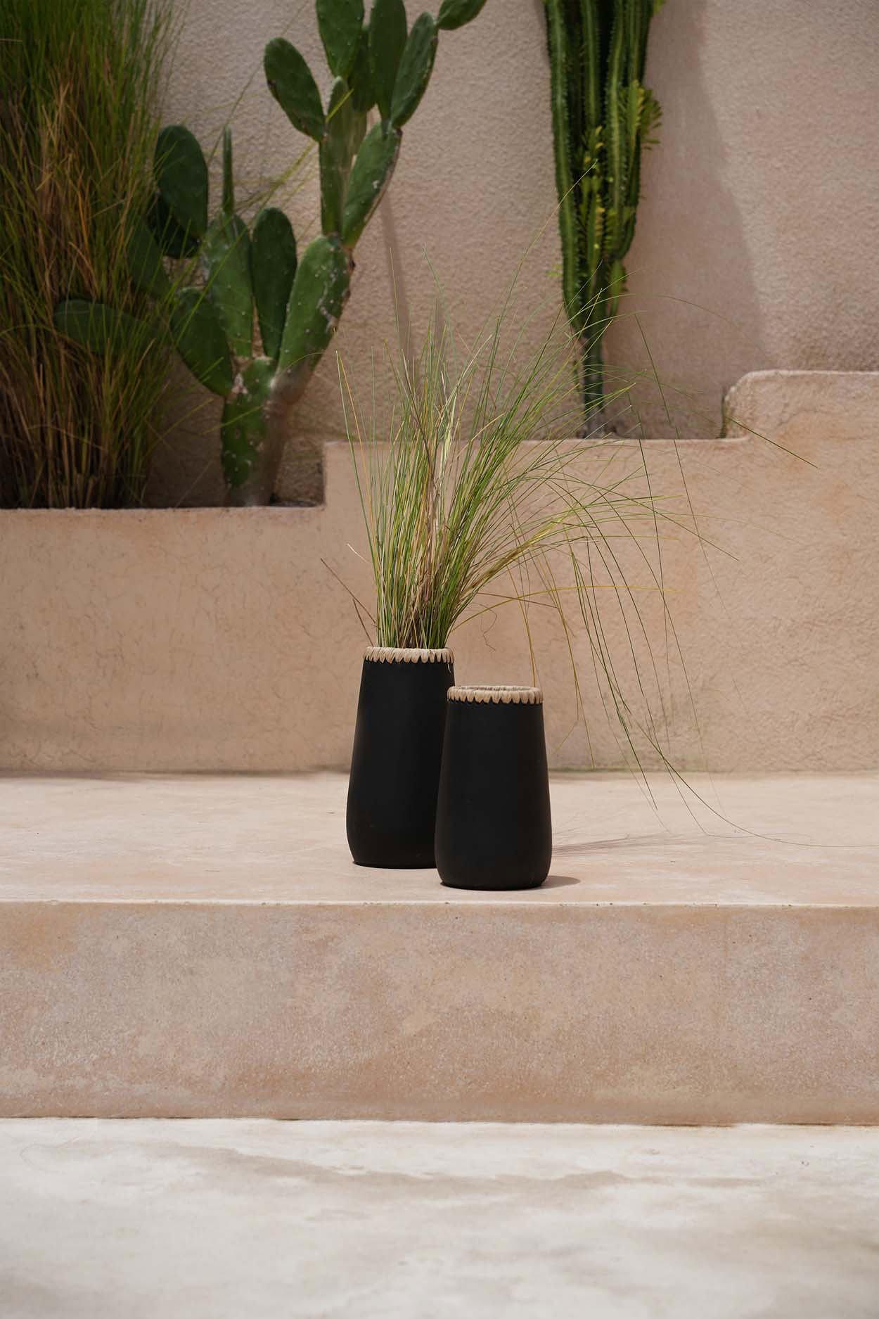 Sneaky Vase Schwarz 2