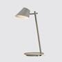 LED-Tischleuchte mit USB-Steckdose Grau 1