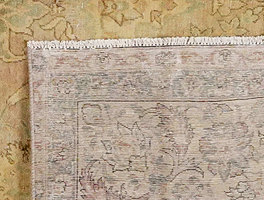 ` (Wait, I'll just output the text).

    *   Let's look at the source again.
    *   `Vintage Teppich Wolle Mehrfarbig`
    *   `Tappeto vintage in lana multicolore`

    *   One more thought: Is "Wolle" part of a compound? No, they are separate words.
    * 4