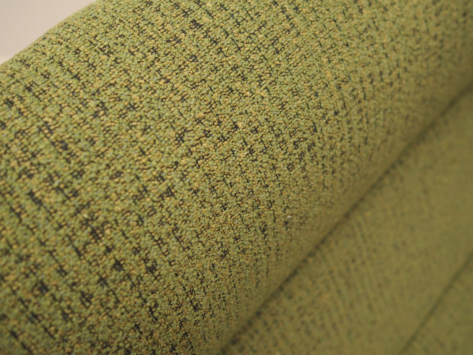 The only German parts of the text translate to:Armchair Green 1970s 10