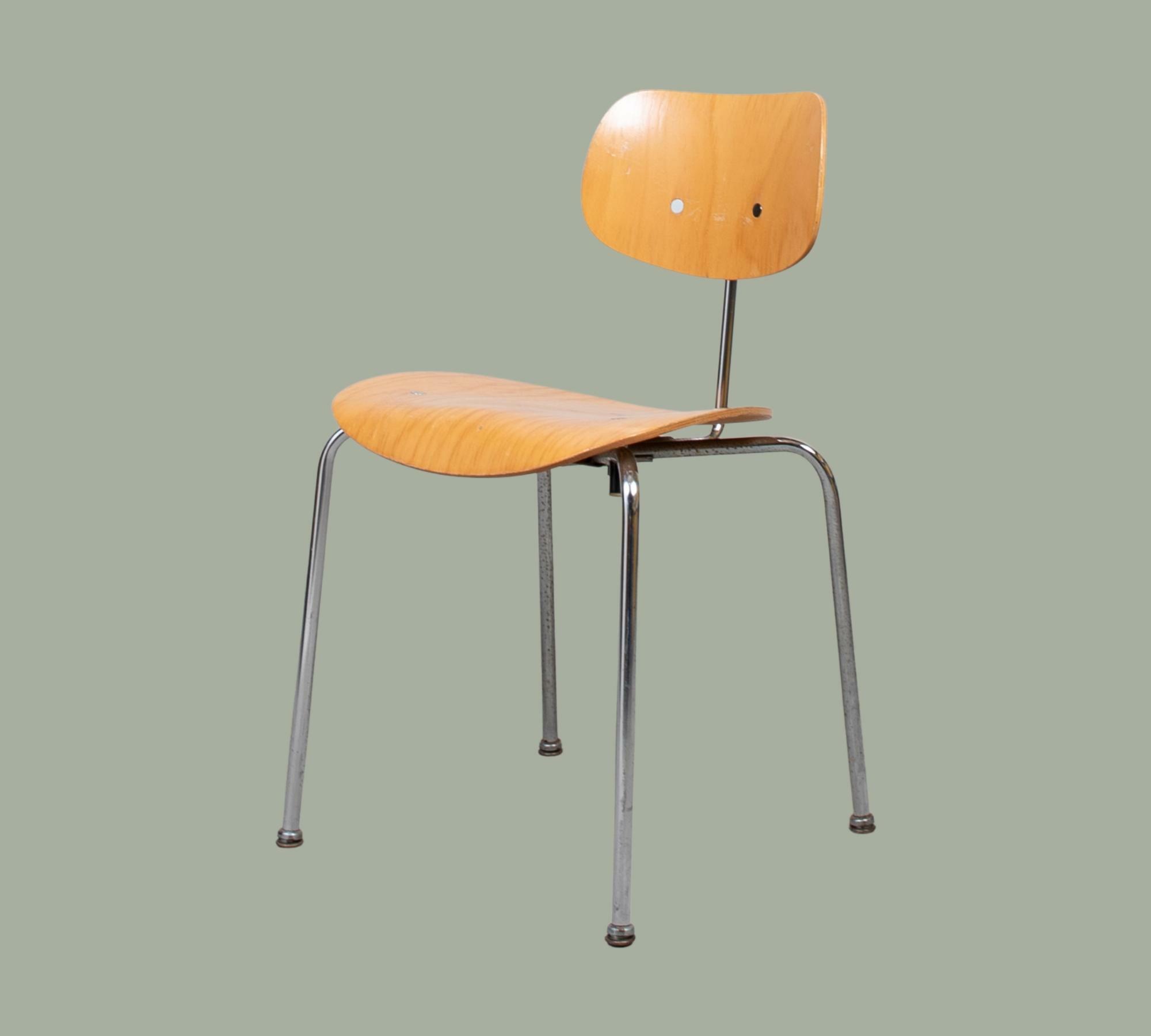 Wilde&Spieth Eiermann SE 68 Stuhl aus hellem Holz 2